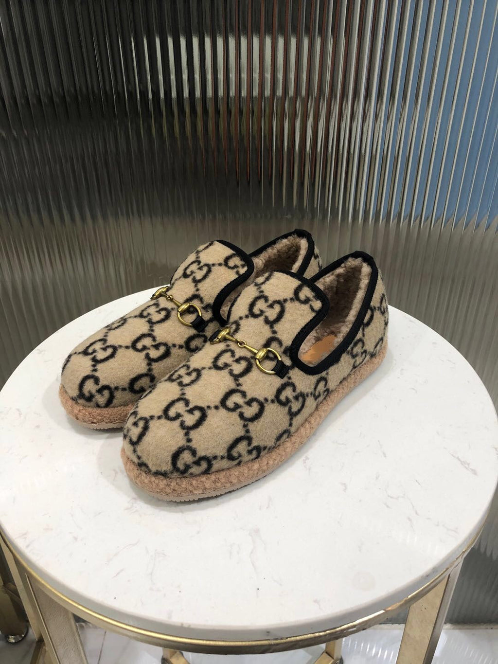GUCCI HORSEBIT LOAFER IN BEIGE MIX BLACK WOOL AND LAMB FUR LINING