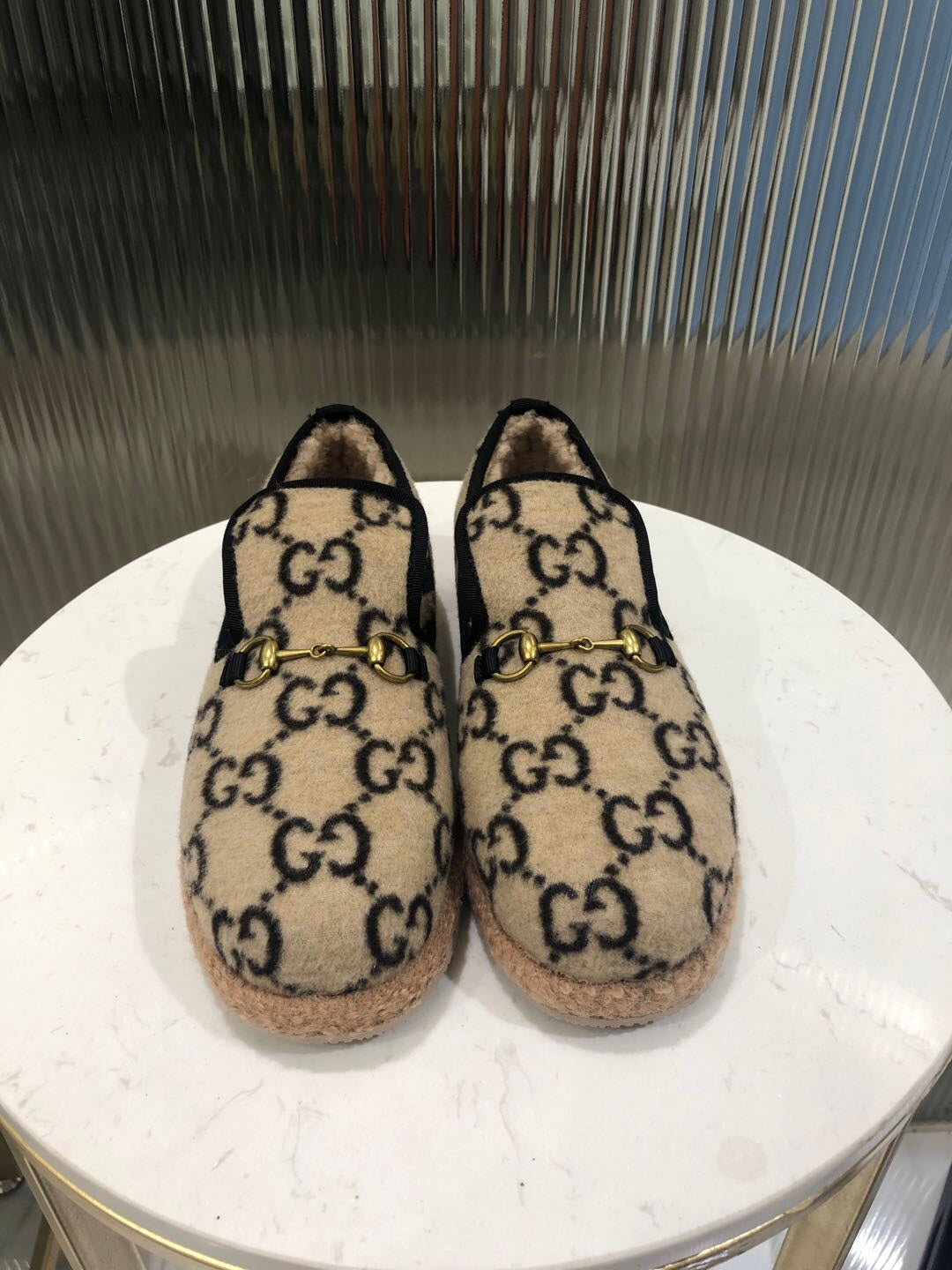 GUCCI HORSEBIT LOAFER IN BEIGE MIX BLACK WOOL AND LAMB FUR LINING