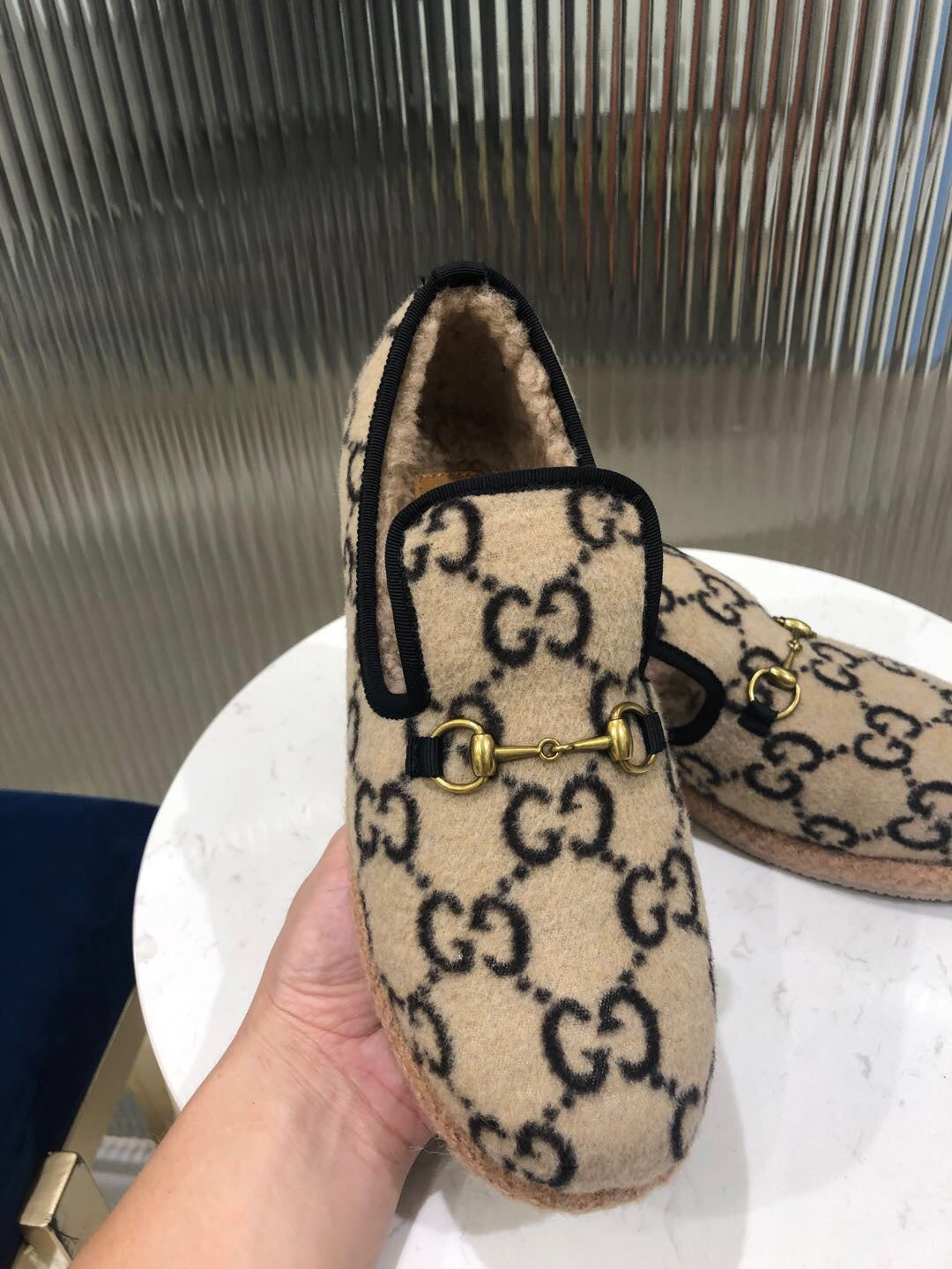 GUCCI HORSEBIT LOAFER IN BEIGE MIX BLACK WOOL AND LAMB FUR LINING