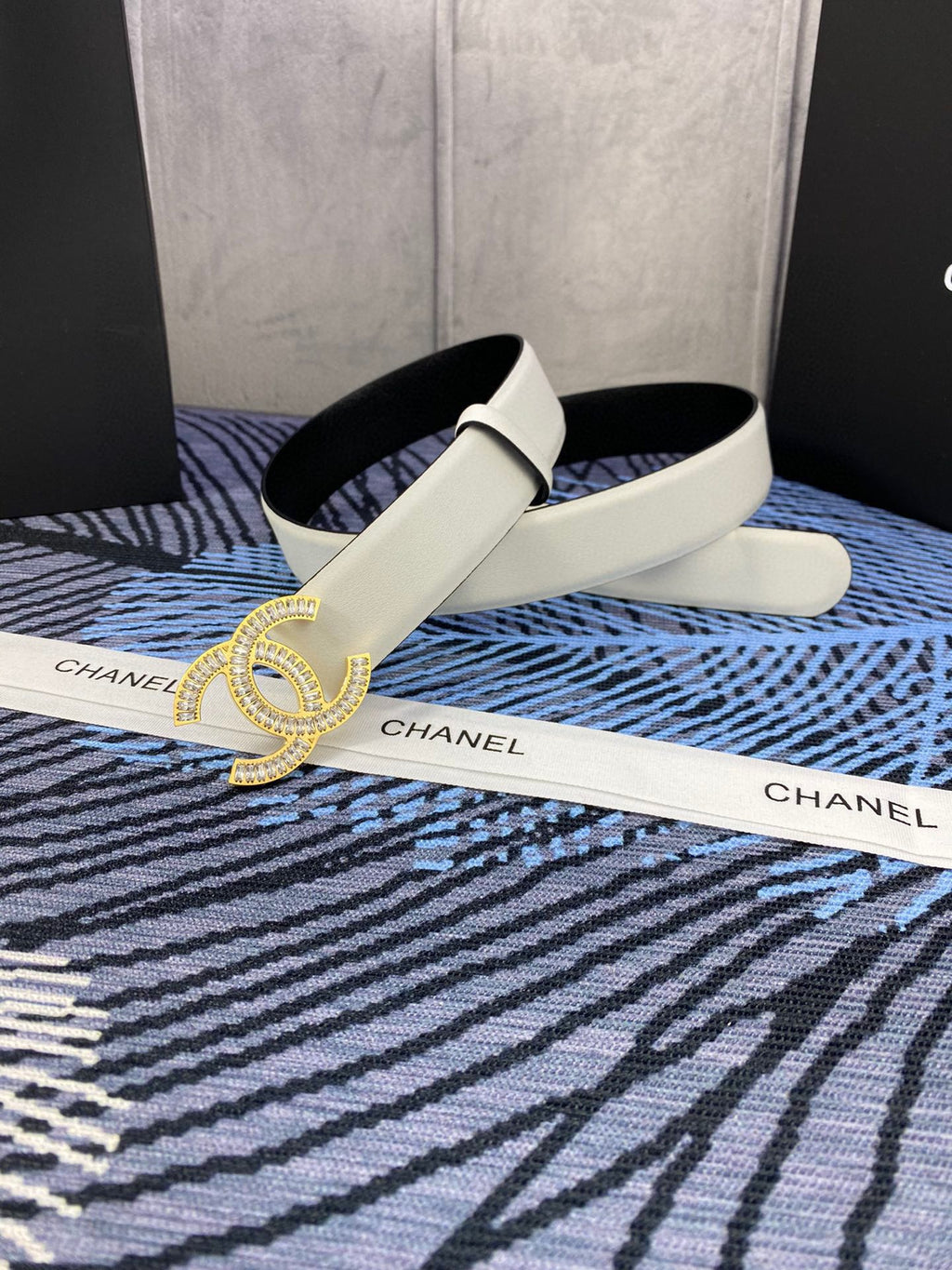 CHANEL 25S BELT 30 MM IN WHITE CALFSKIN WITH GOLD HARDWARE 615098