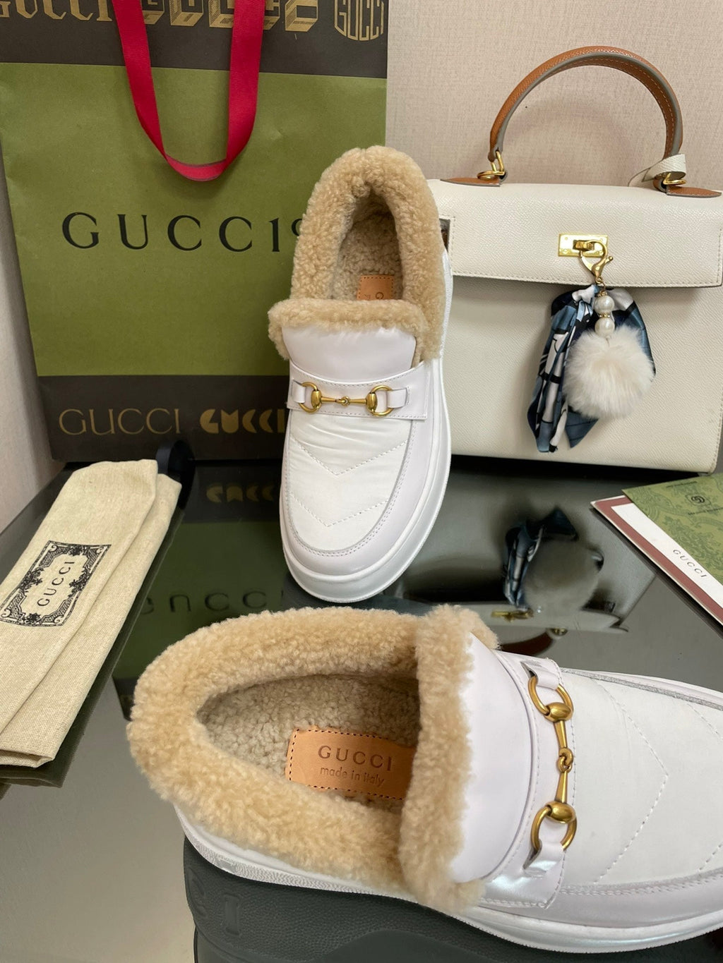 GUCCI LOAFER IN WHITE CALFSKIN WITH BEIGE WOOL LINING