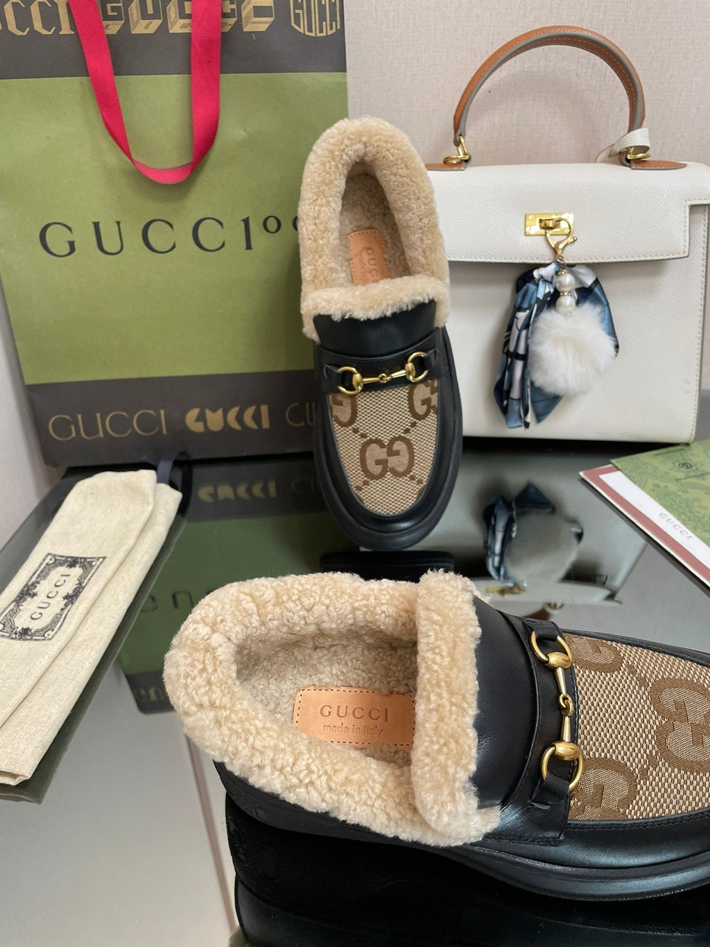 GUCCI LOAFER IN PEANUT BROWN JACQUARD AND BLACK CALFSKIN WITH BEIGE WOOL LINING