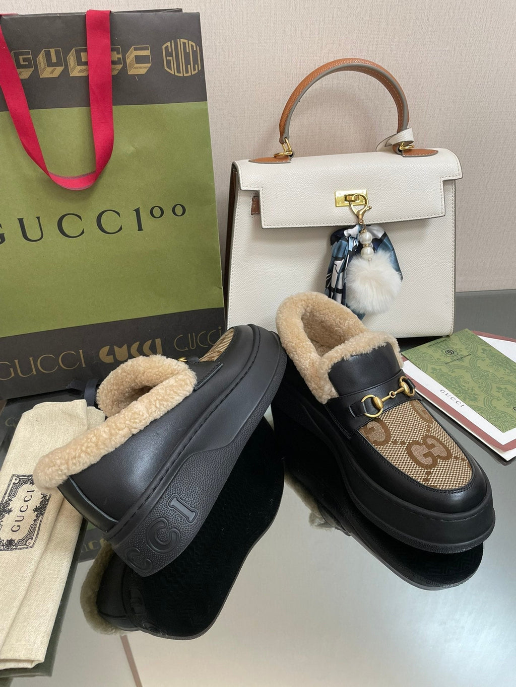 GUCCI LOAFER IN PEANUT BROWN JACQUARD AND BLACK CALFSKIN WITH BEIGE WOOL LINING