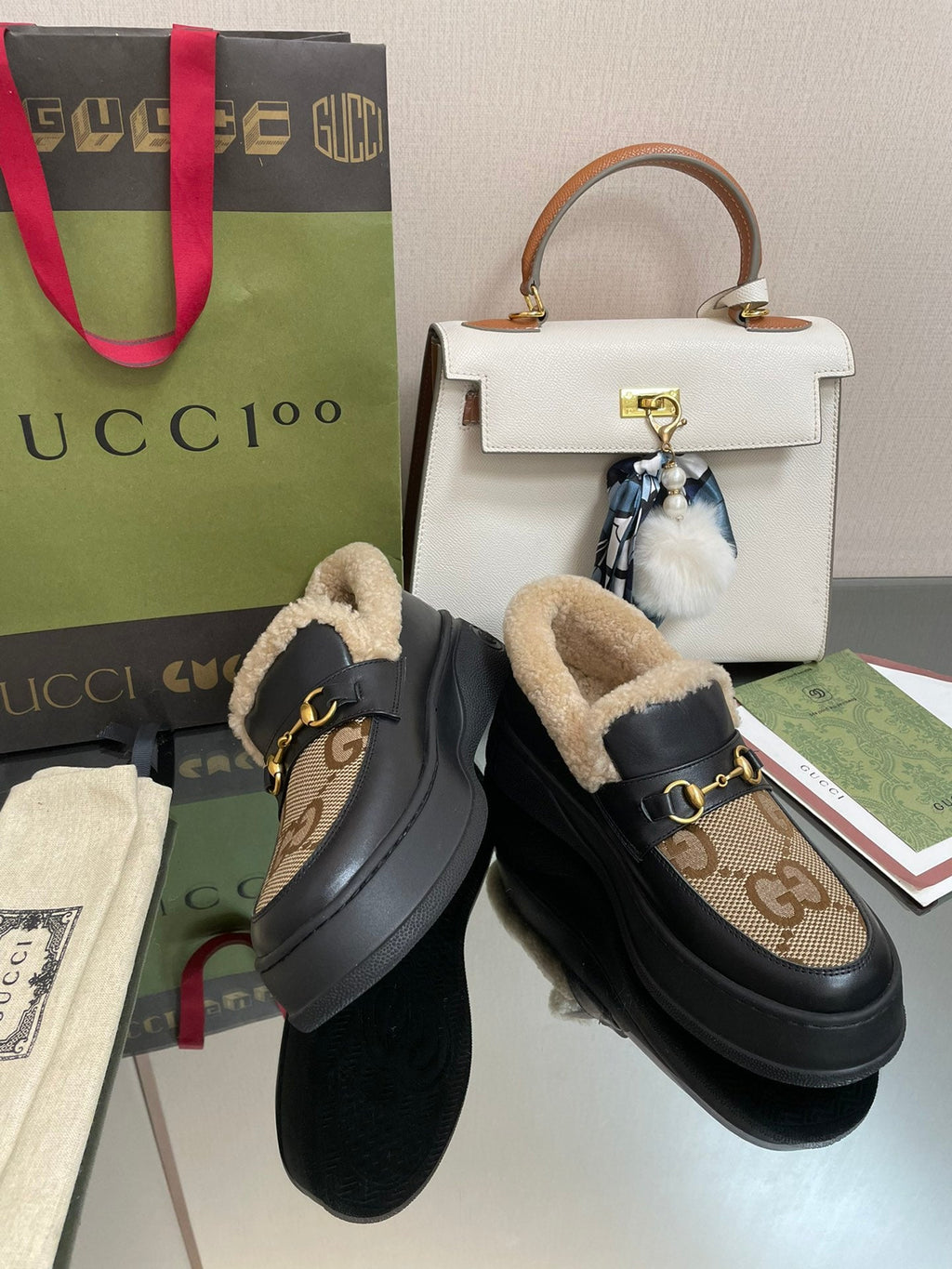 GUCCI LOAFER IN PEANUT BROWN JACQUARD AND BLACK CALFSKIN WITH BEIGE WOOL LINING