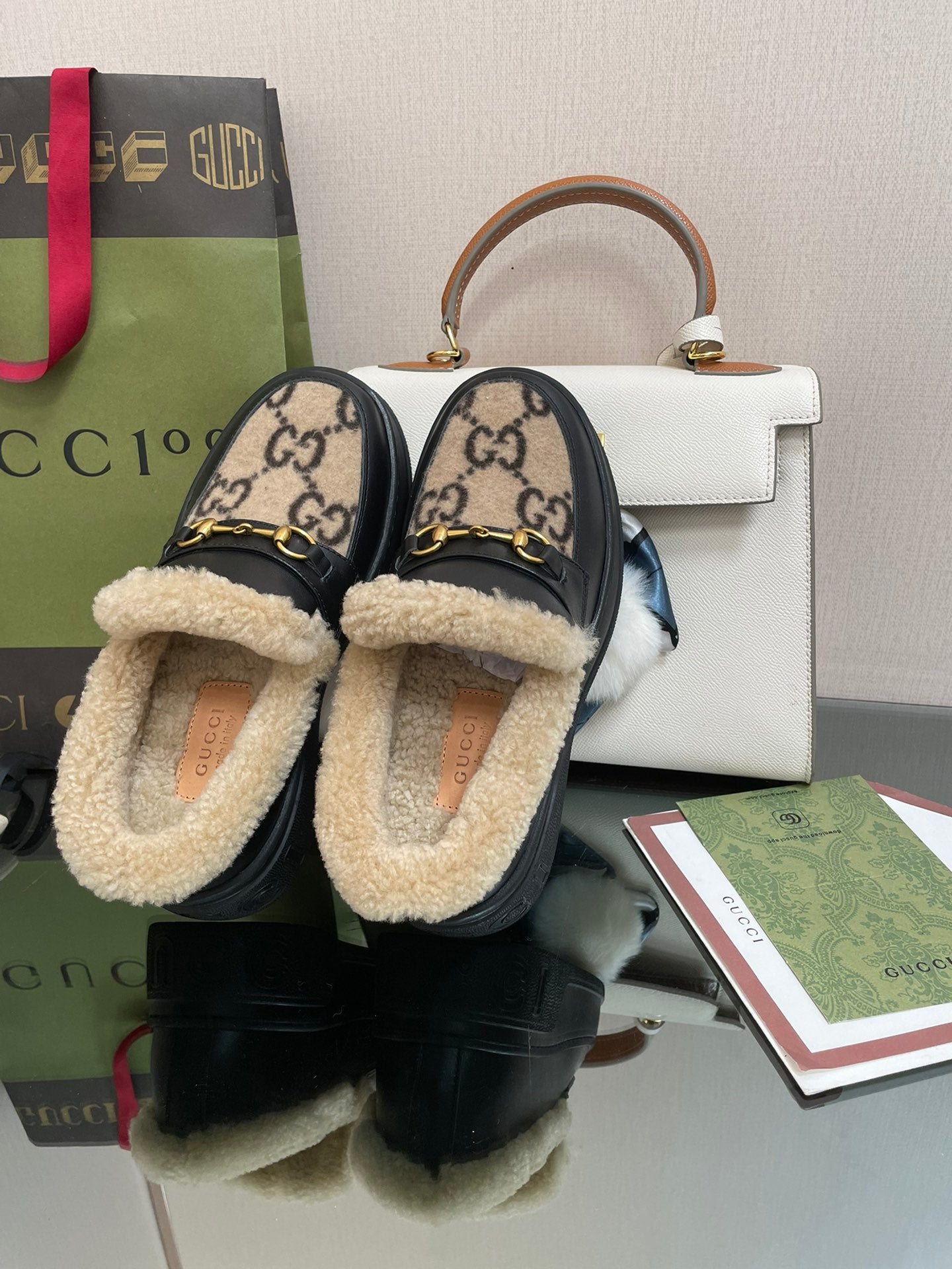 GUCCI LOAFER IN CAMEL BROWN JACQUARD AND BLACK CALFSKIN WITH BEIGE WOOL LINING