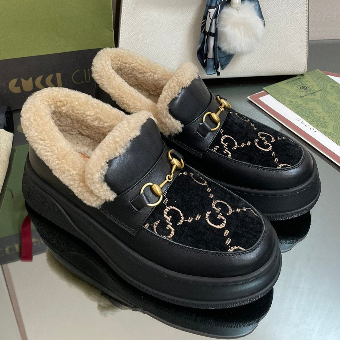 GUCCI LOAFER IN BLACK JACQUARD AND CALFSKIN WITH BEIGE WOOL LINING