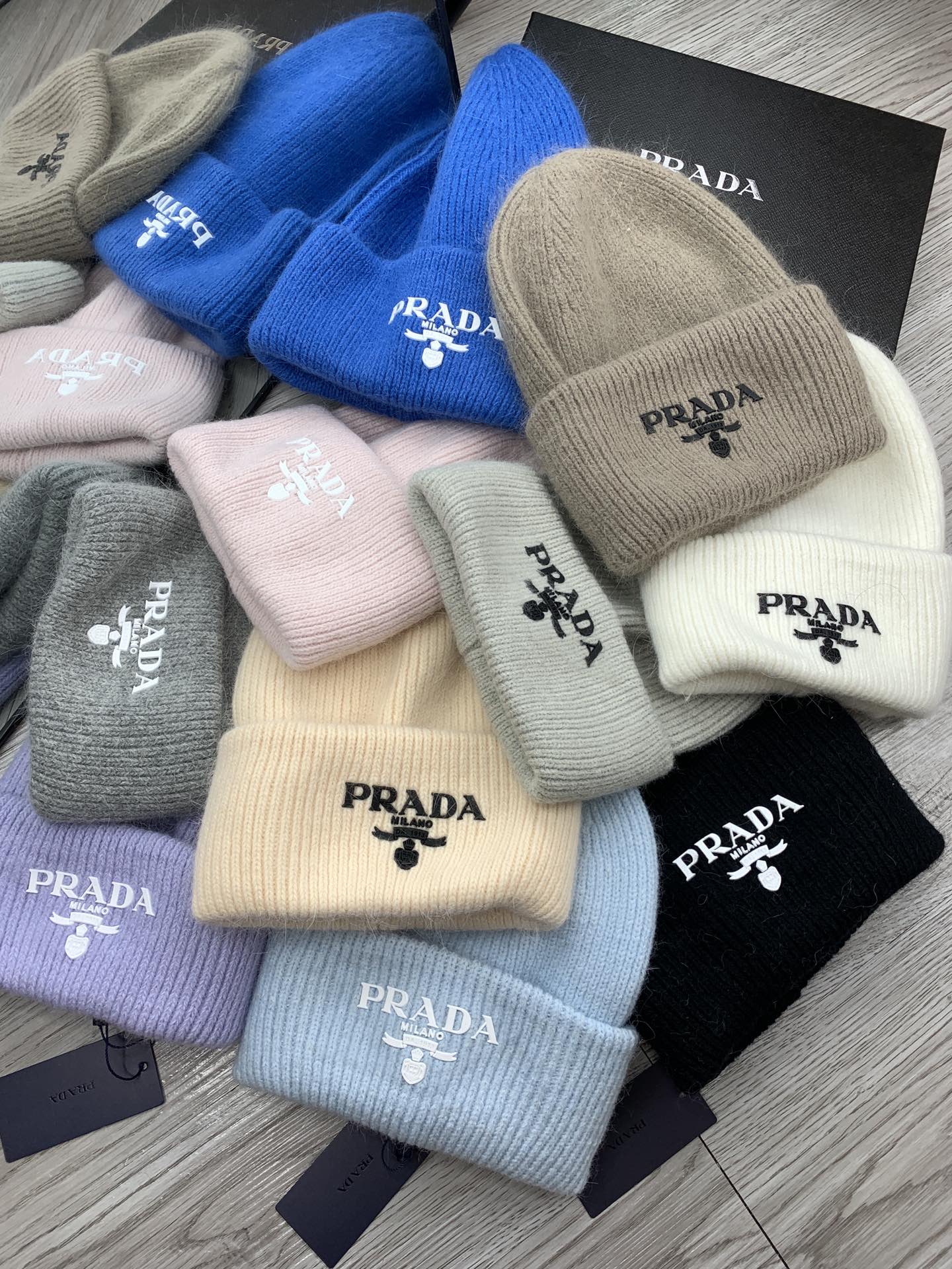 PRADA BEANIE HAT IN BLACK WOOL 108753