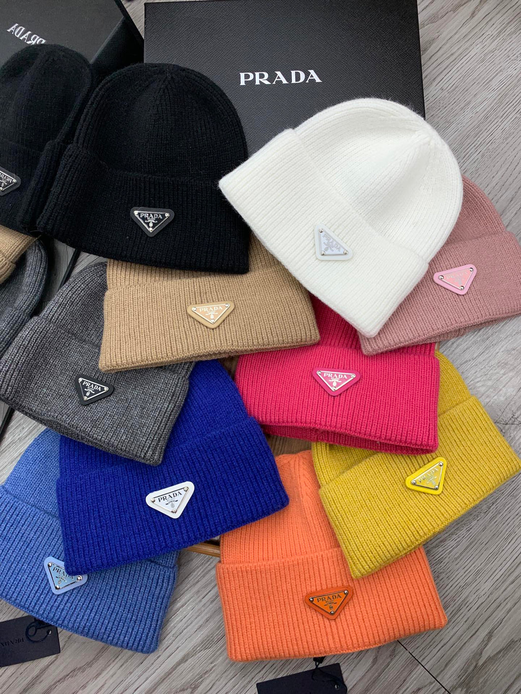PRADA BEANIIE HAT IN BRIGHT PINK WOOL 335037