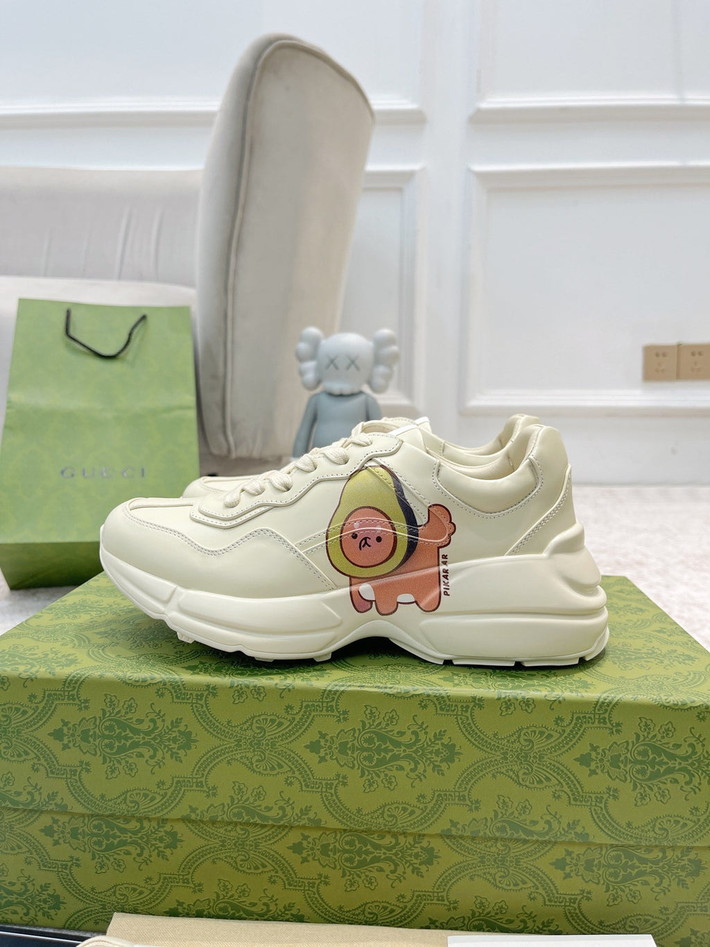GUCCI RHYTON TRAINER WHITE LAMBSKIN WITH AVOCADO MOTIF