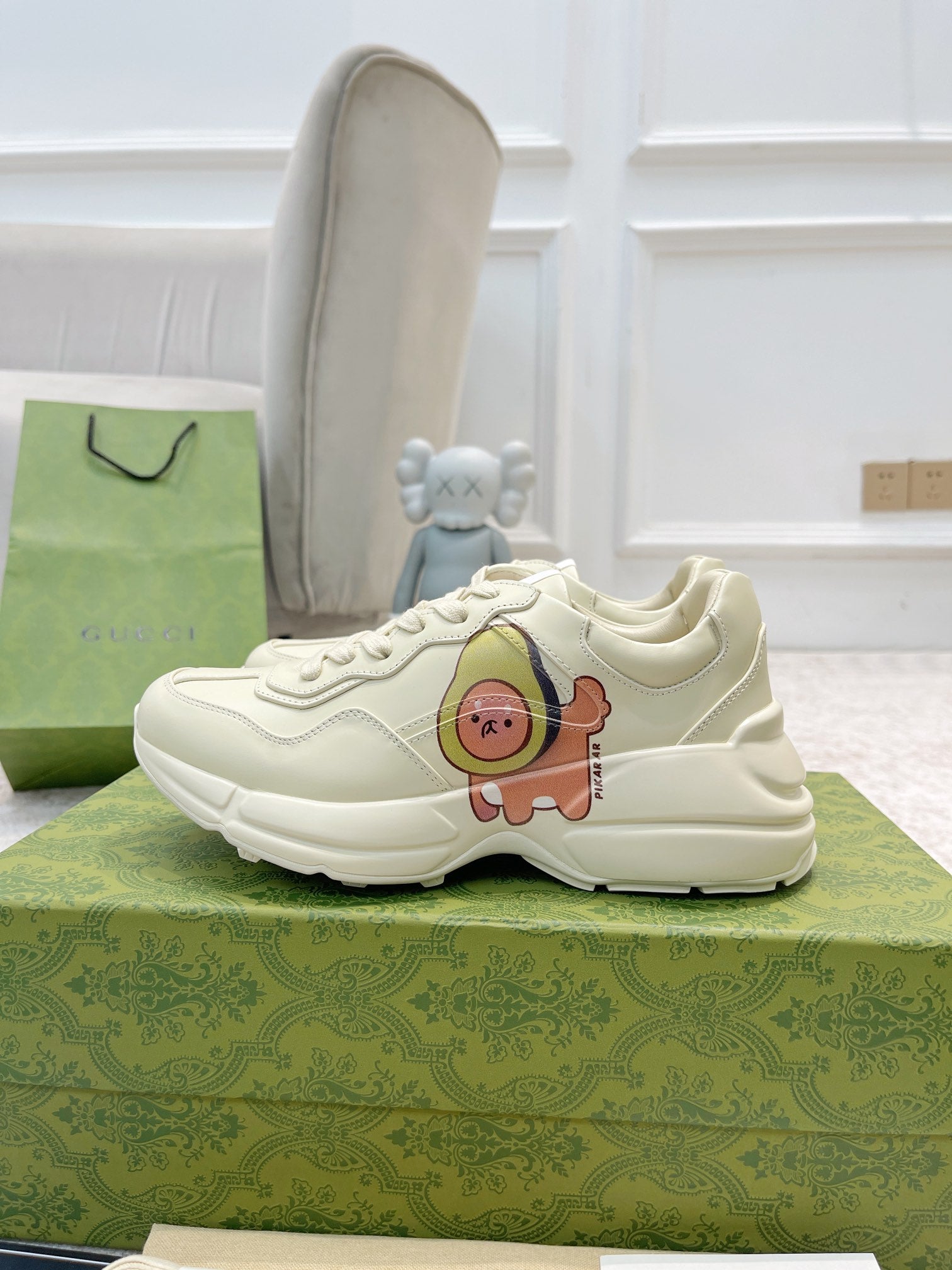 GUCCI RHYTON TRAINER WHITE LAMBSKIN WITH AVOCADO MOTIF