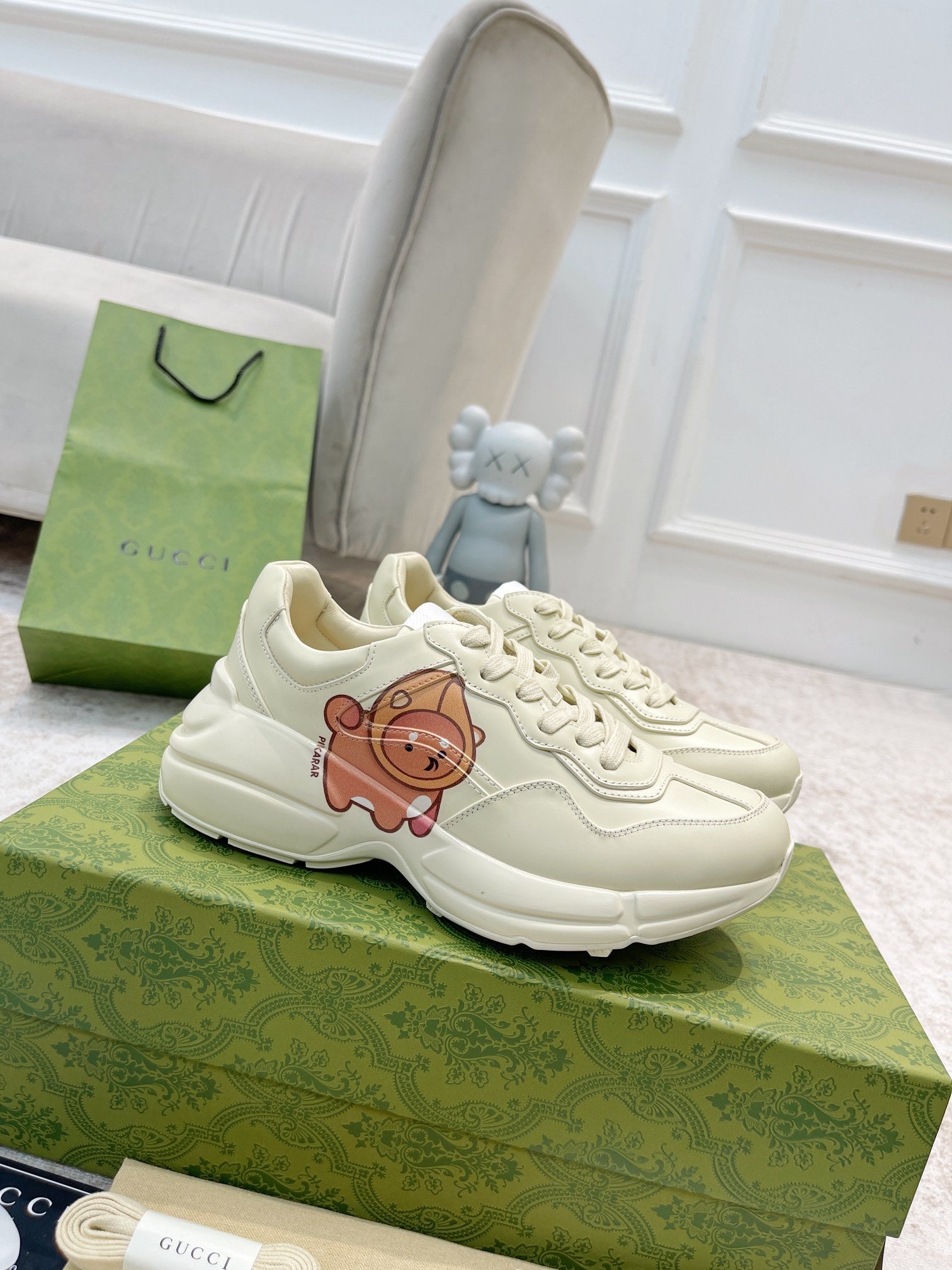 GUCCI RHYTON TRAINER WHITE LAMBSKIN WITH AVOCADO MOTIF