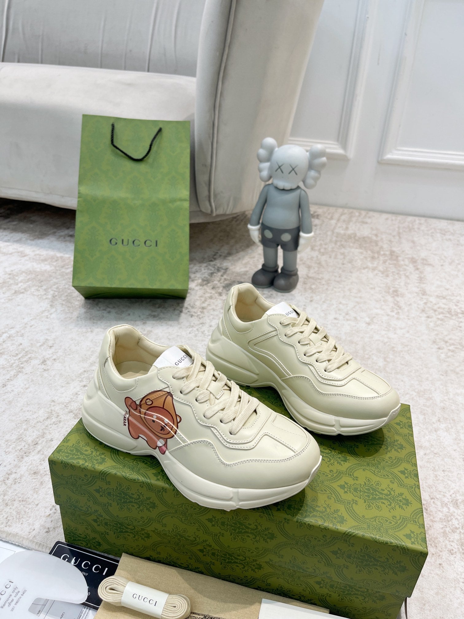 GUCCI RHYTON TRAINER WHITE LAMBSKIN WITH AVOCADO MOTIF