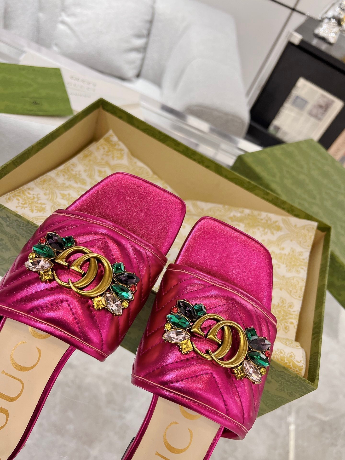 GUCCI SPARKLE CRYSTAL SLIDE SANDAL METALLIC PINK CALFSKIN