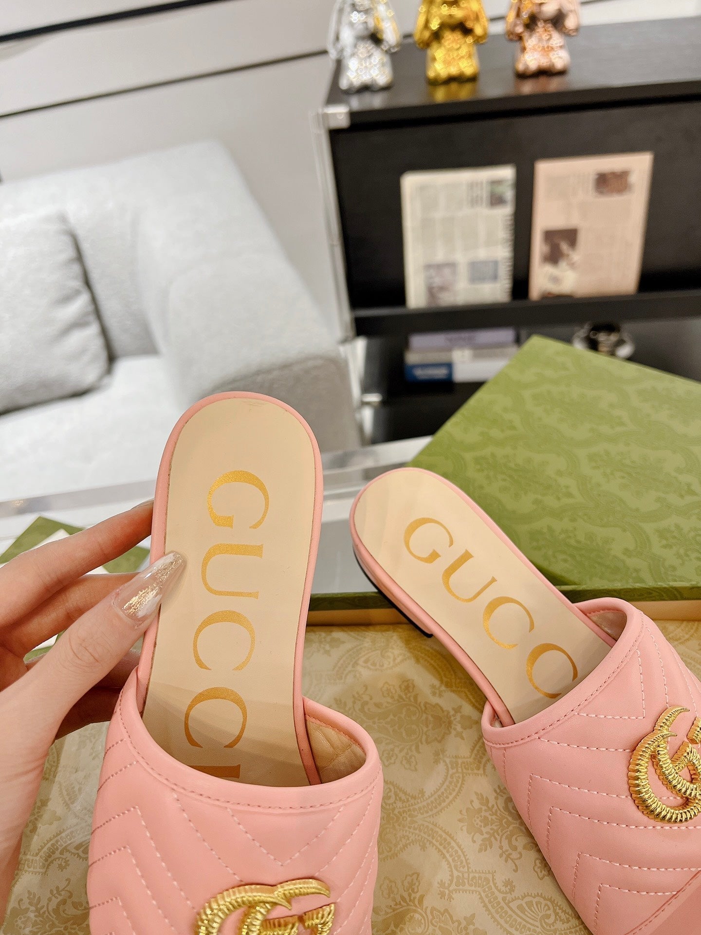 GUCCI EXCLUSIVE SLIDE SANDAL LIGHT PINK CALFSKIN