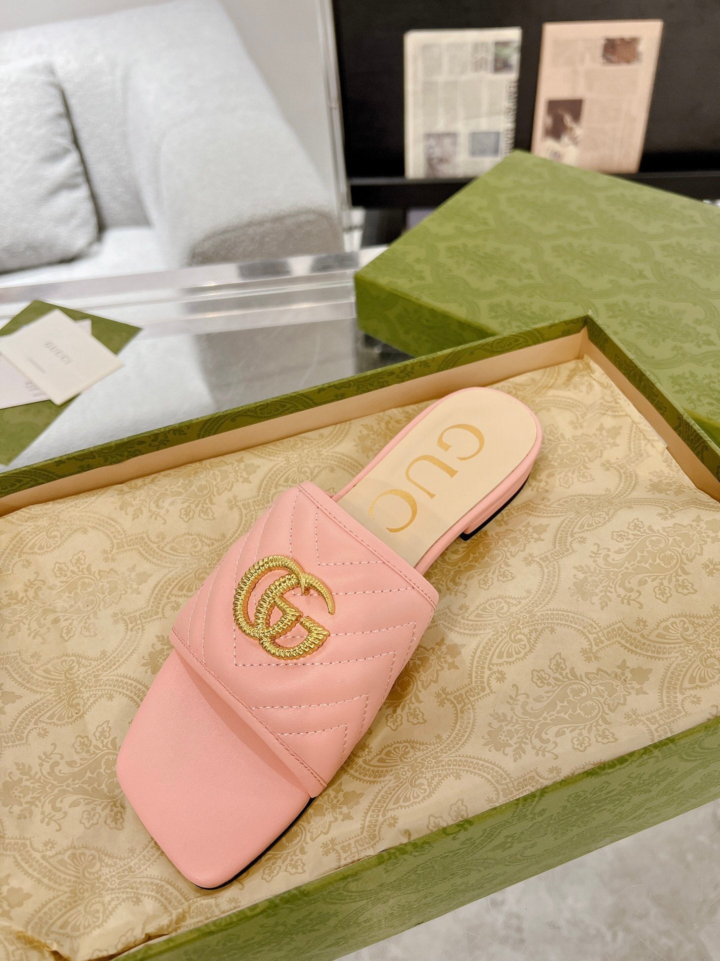 GUCCI EXCLUSIVE SLIDE SANDAL LIGHT PINK CALFSKIN