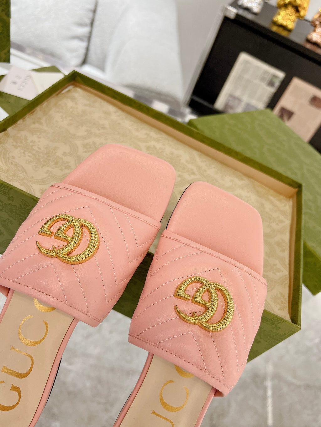 GUCCI EXCLUSIVE SLIDE SANDAL LIGHT PINK CALFSKIN