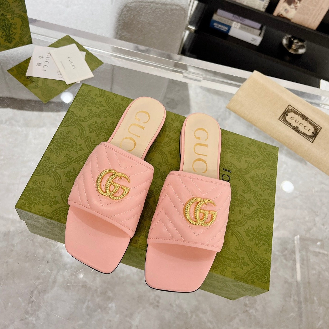 GUCCI EXCLUSIVE SLIDE SANDAL LIGHT PINK CALFSKIN