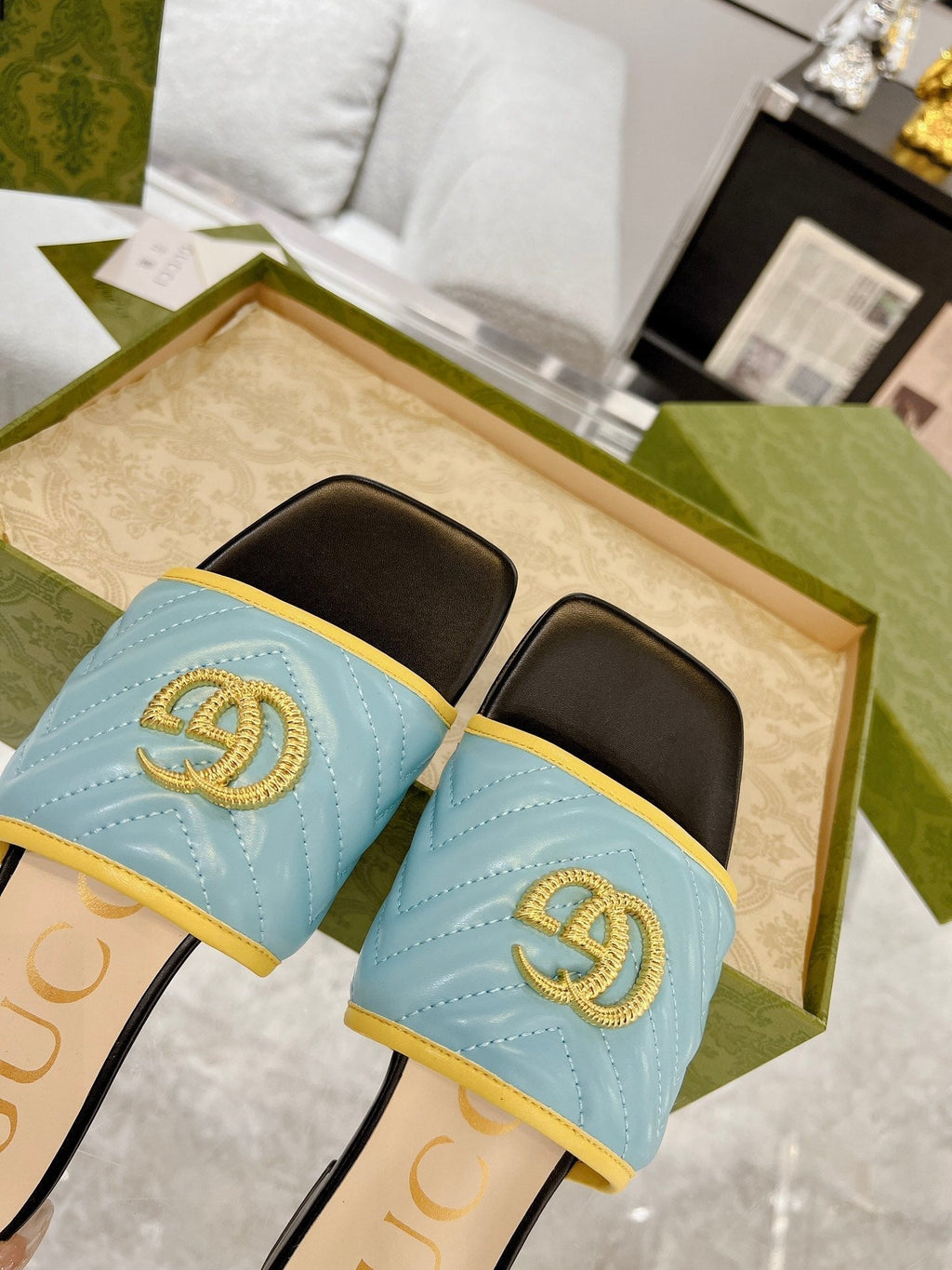 GUCCI EXCLUSIVE SLIDE SANDAL SKY AND BLACK CALFSKIN