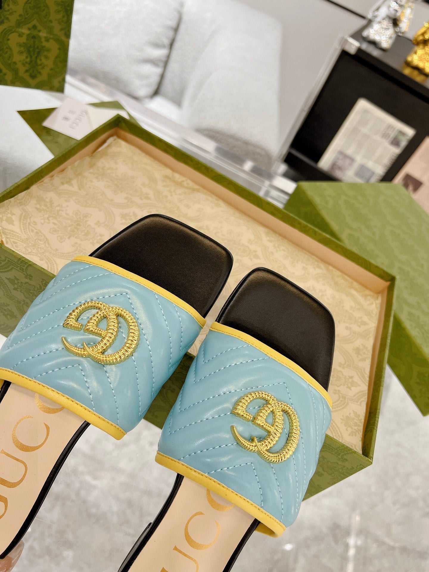 GUCCI EXCLUSIVE SLIDE SANDAL SKY AND BLACK CALFSKIN