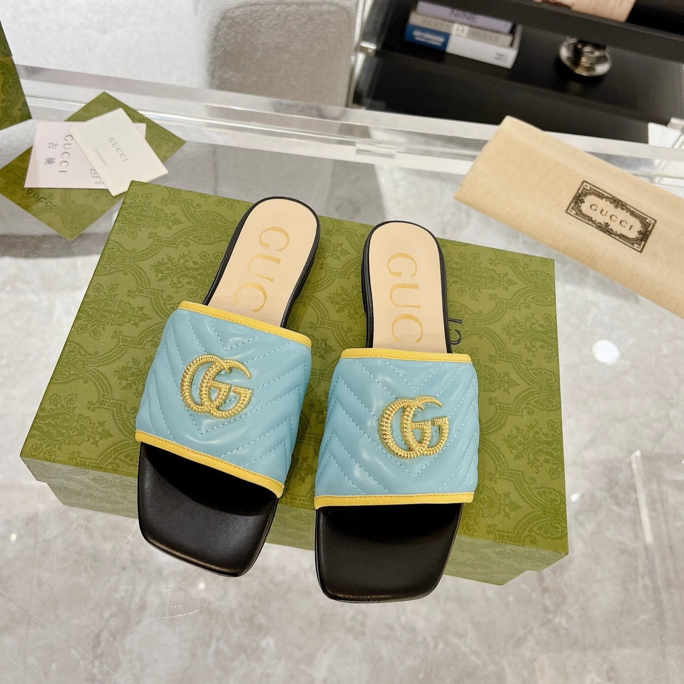 GUCCI EXCLUSIVE SLIDE SANDAL SKY AND BLACK CALFSKIN