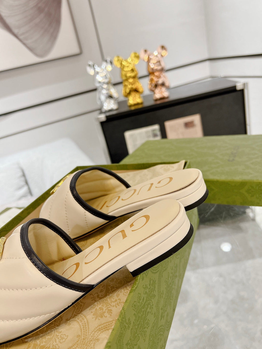 GUCCI EXCLUSIVE SLIDE SANDAL IVORY CALFSKIN