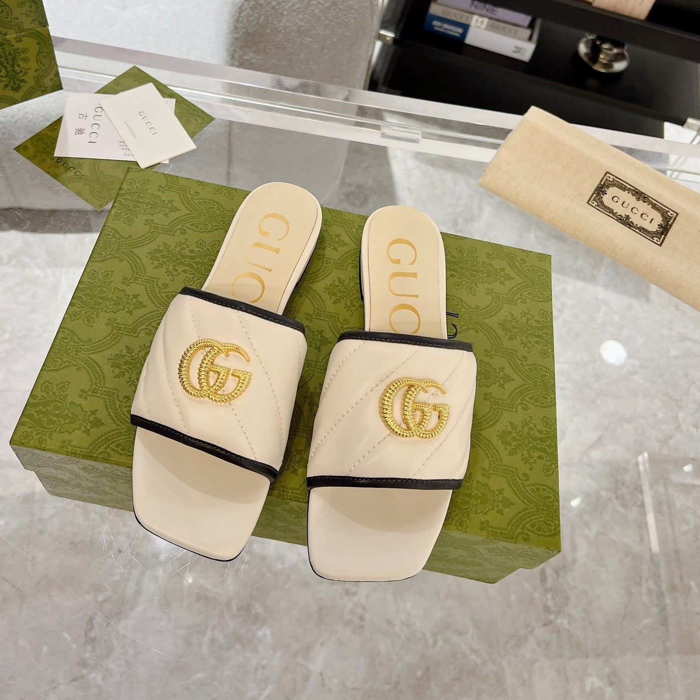 GUCCI EXCLUSIVE SLIDE SANDAL IVORY CALFSKIN