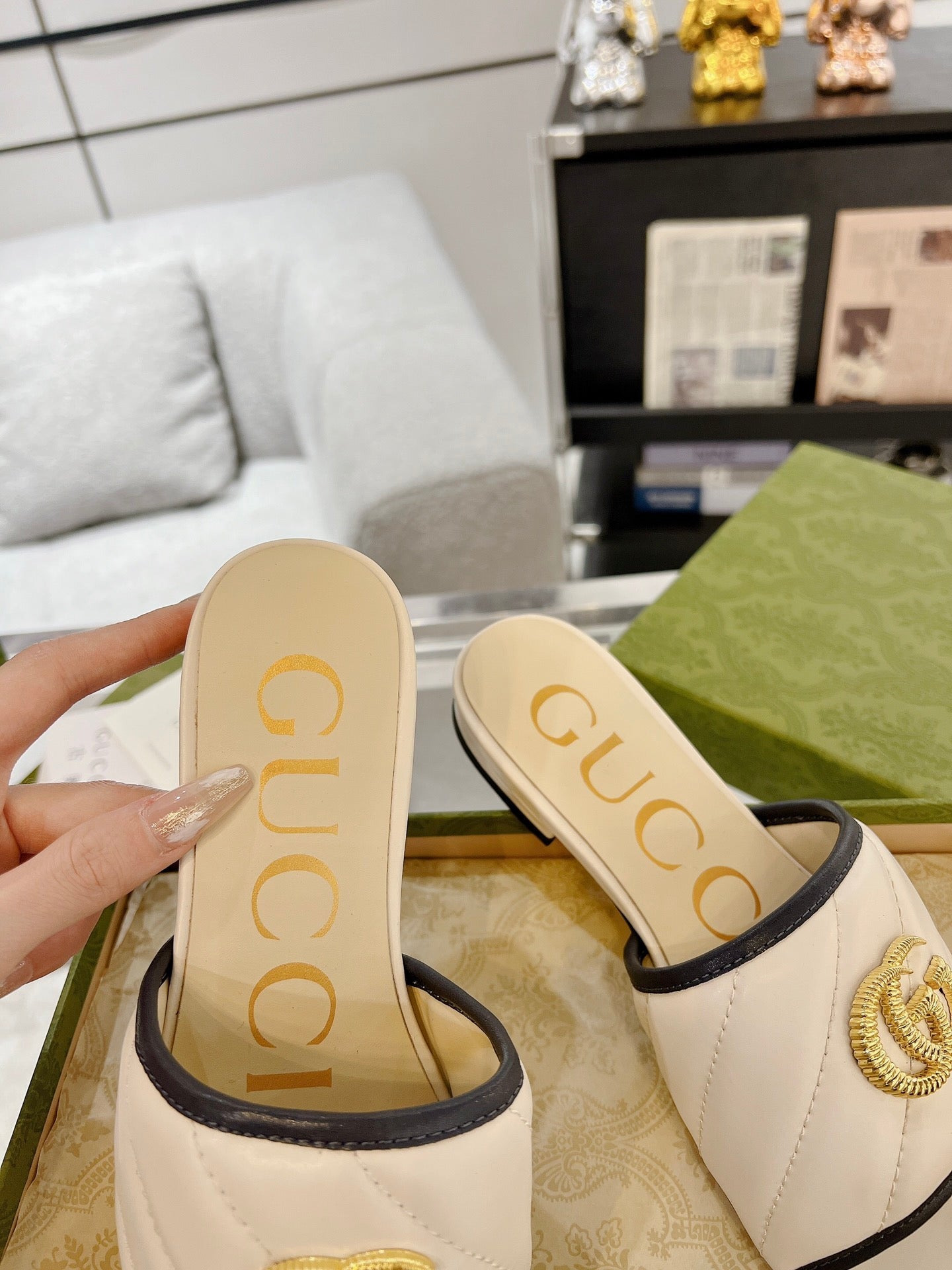 GUCCI EXCLUSIVE SLIDE SANDAL IVORY CALFSKIN