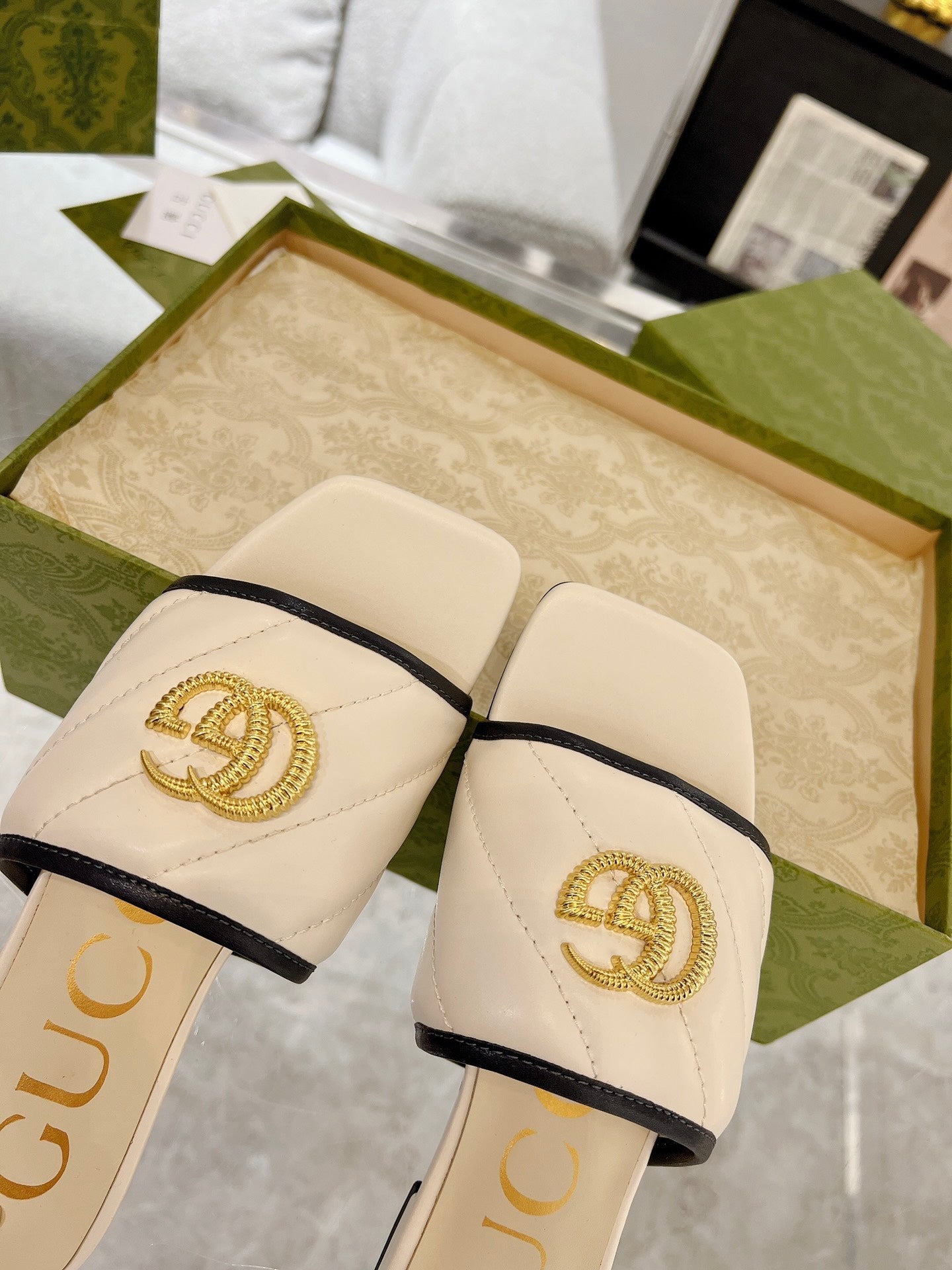 GUCCI EXCLUSIVE SLIDE SANDAL IVORY CALFSKIN