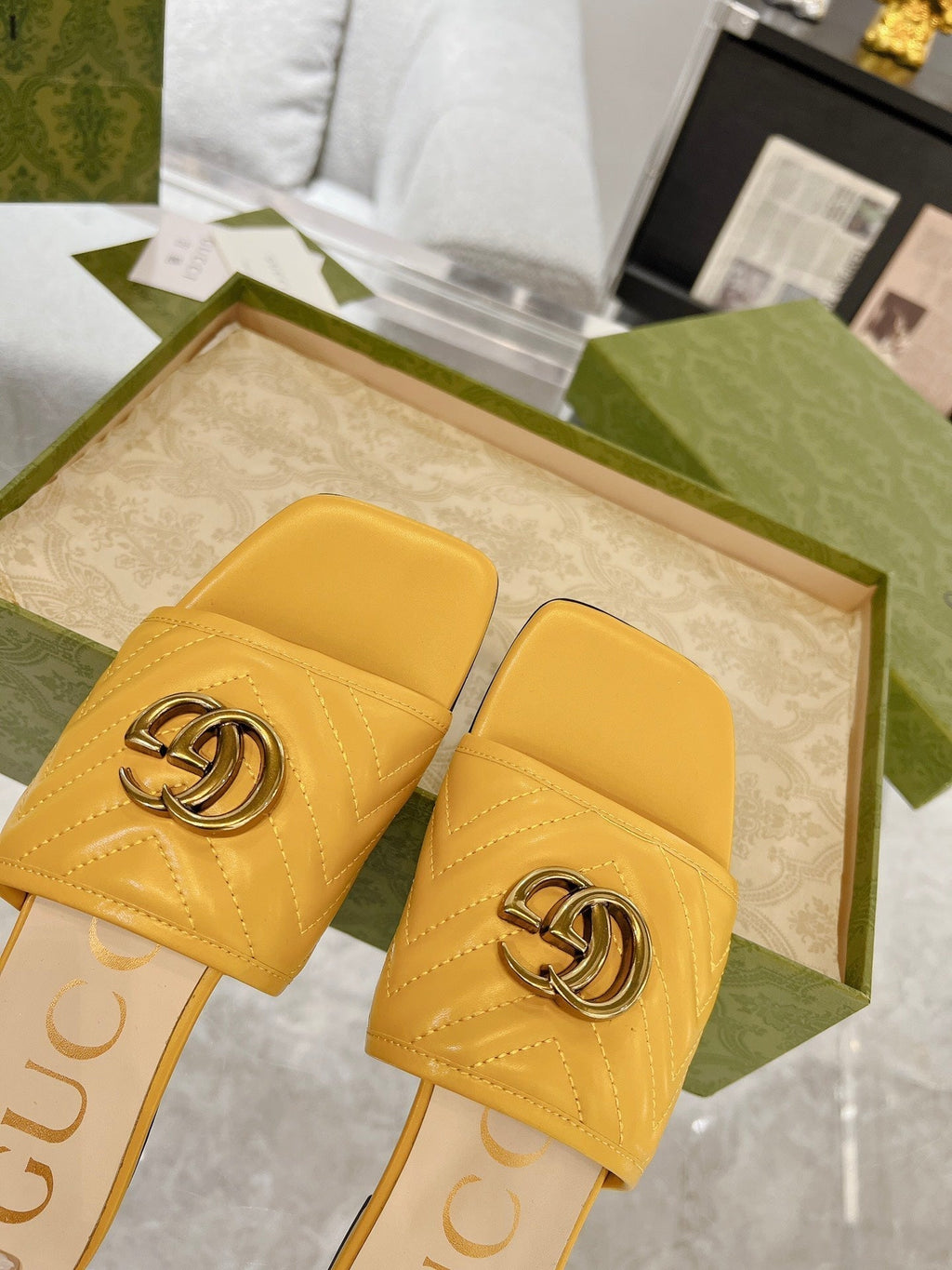 GUCCI EXCLUSIVE SLIDE SANDAL AMBER CALFSKIN