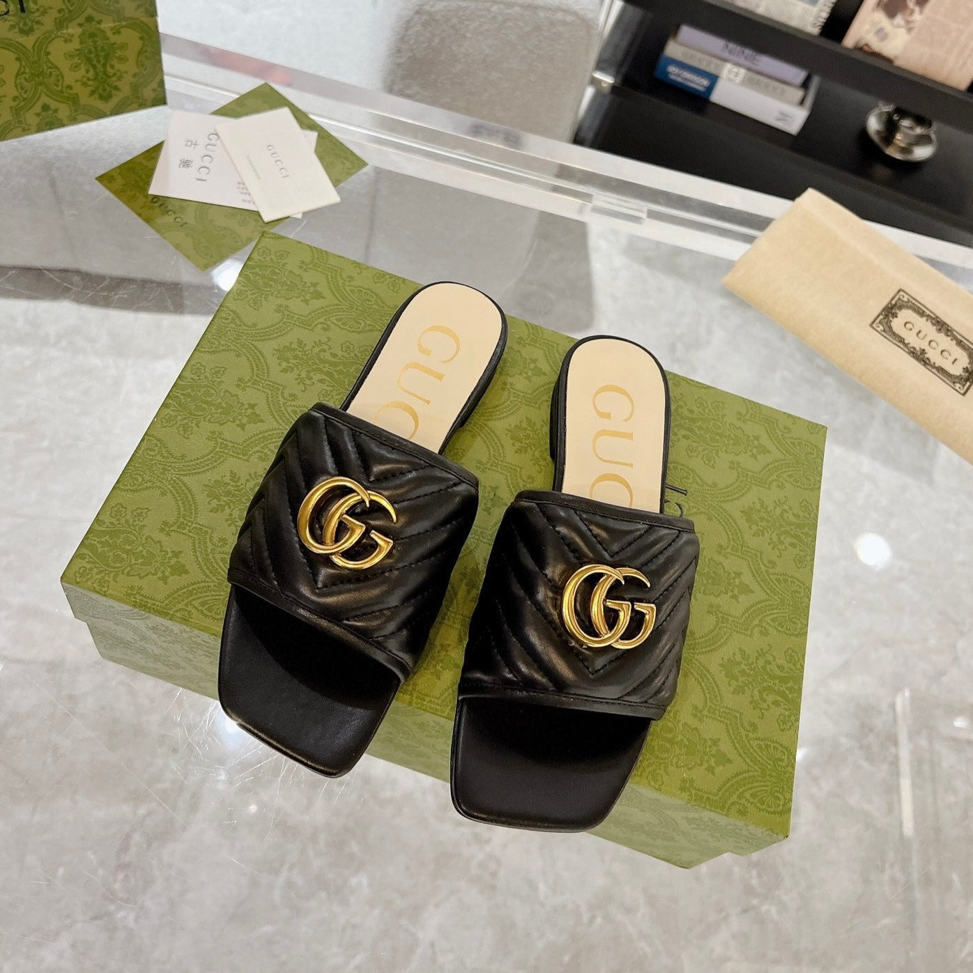GUCCI EXCLUSIVE SLIDE SANDAL BLACK CALFSKIN