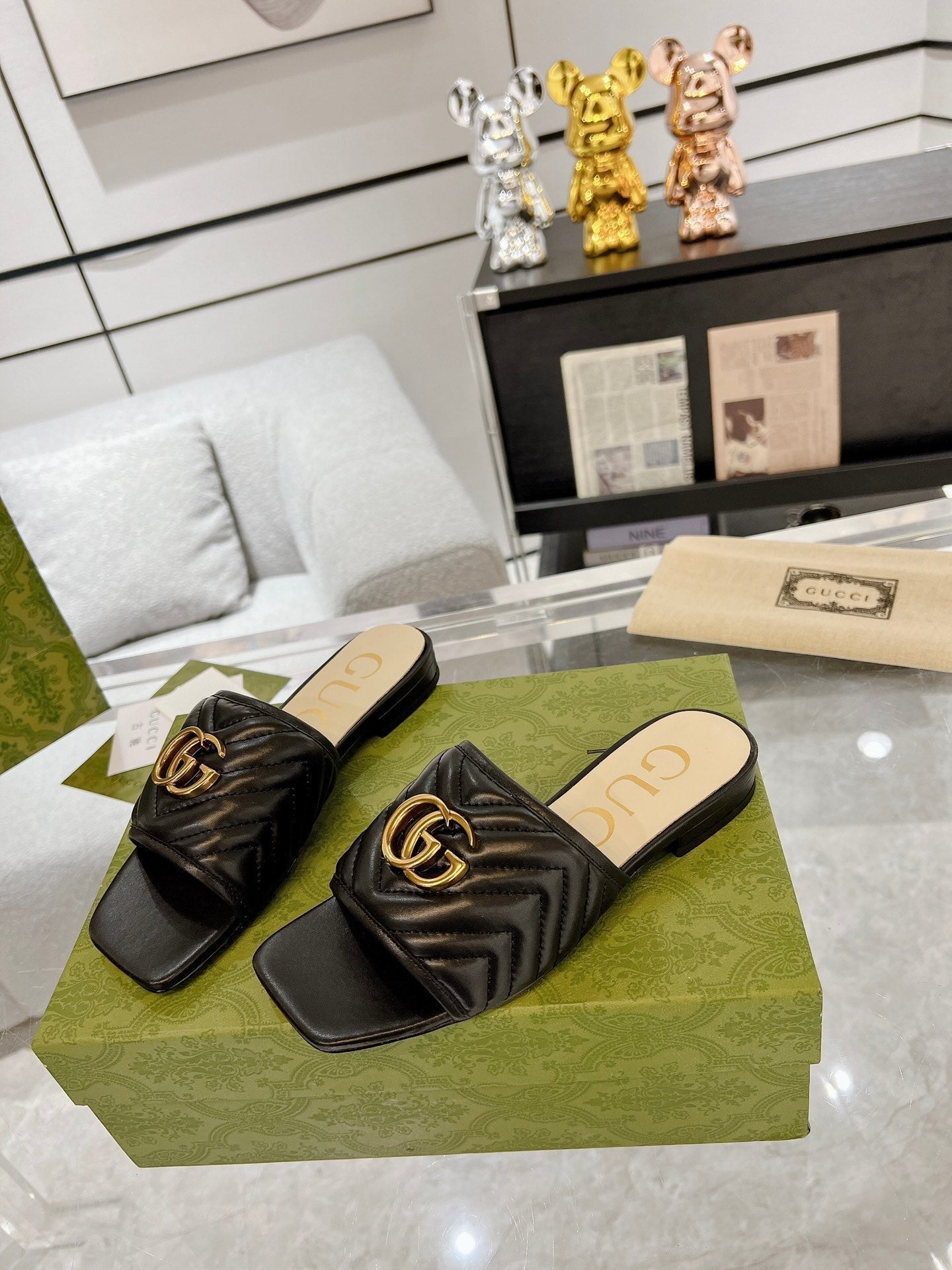 GUCCI EXCLUSIVE SLIDE SANDAL BLACK CALFSKIN