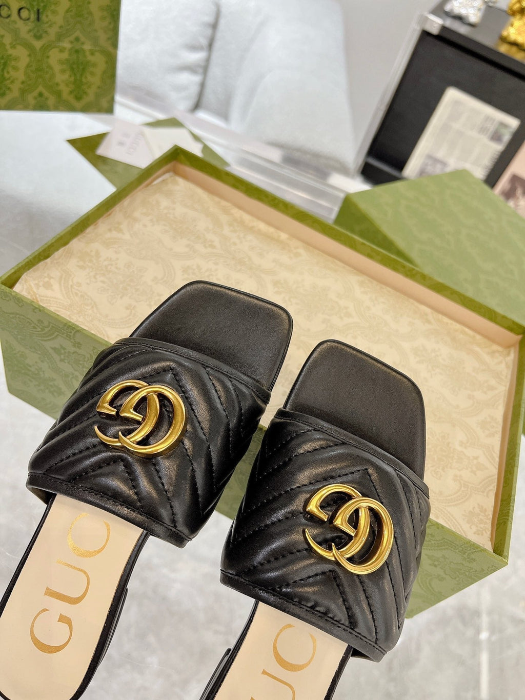 GUCCI EXCLUSIVE SLIDE SANDAL BLACK CALFSKIN
