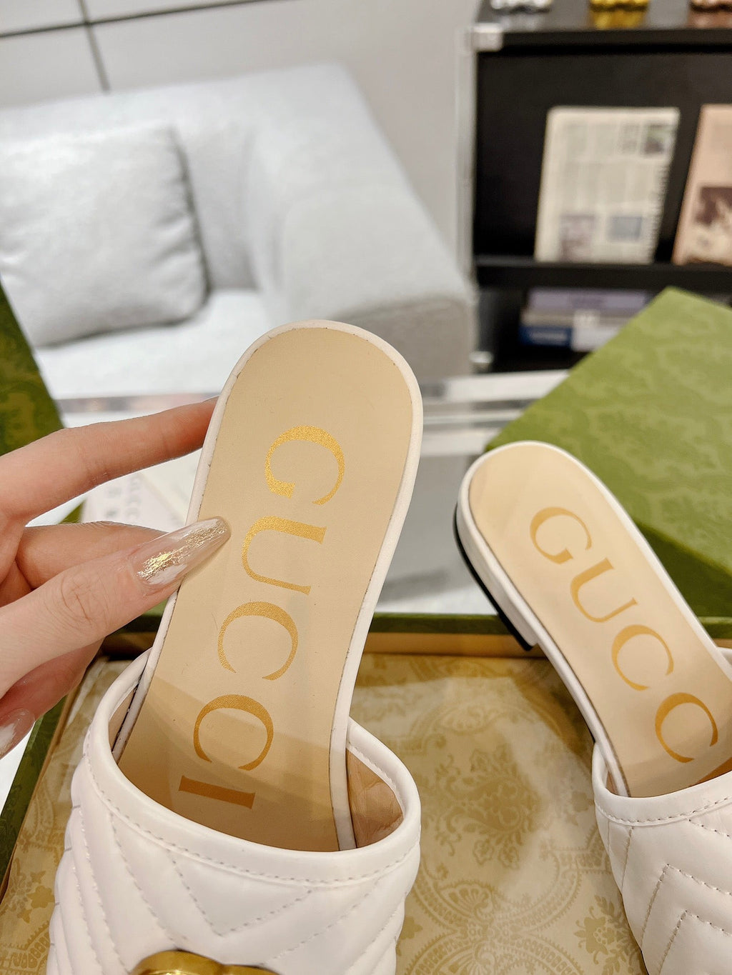 GUCCI EXCLUSIVE SLIDE SANDAL CREAMY WHITE CALFSKIN