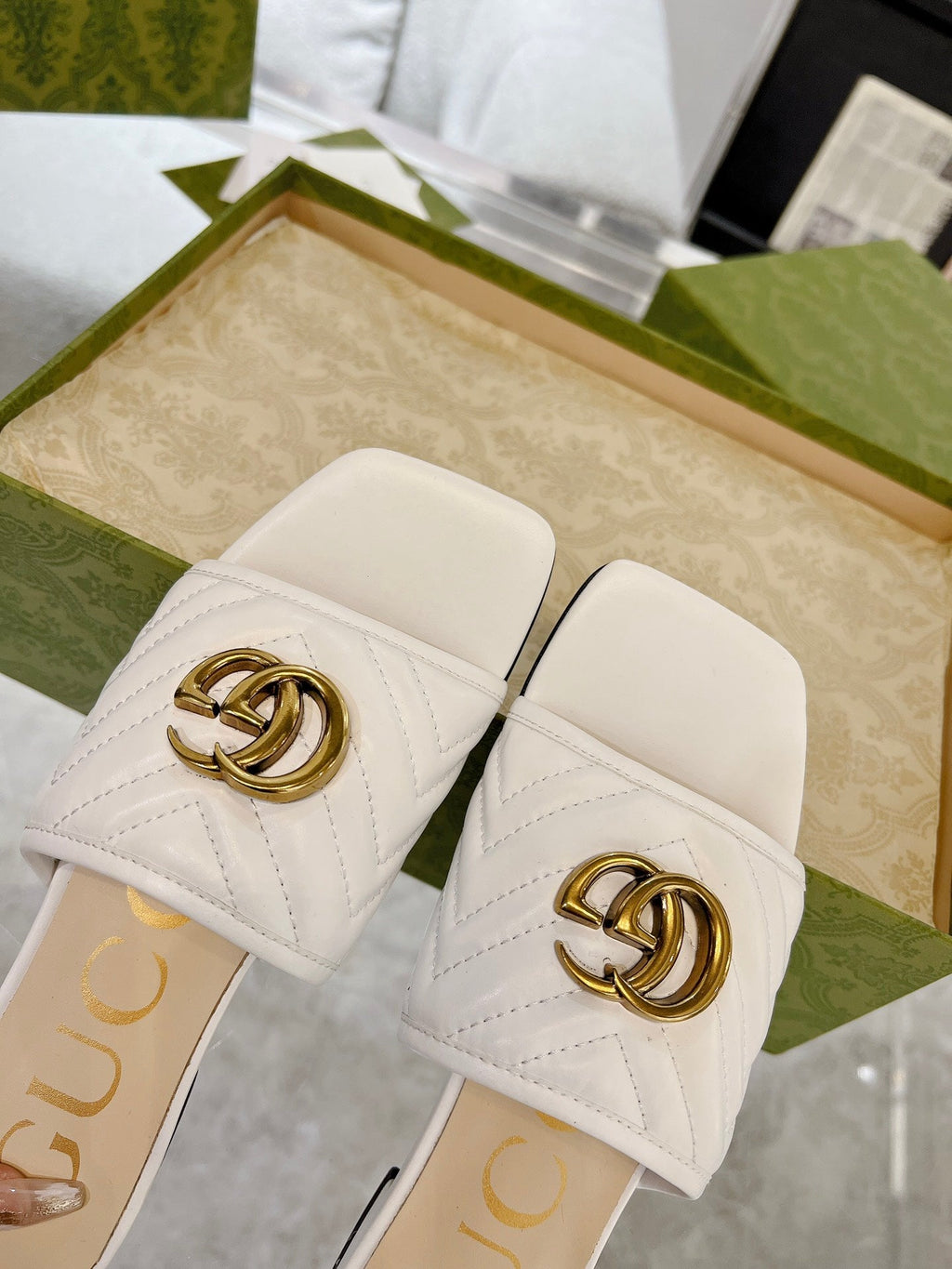 GUCCI EXCLUSIVE SLIDE SANDAL CREAMY WHITE CALFSKIN