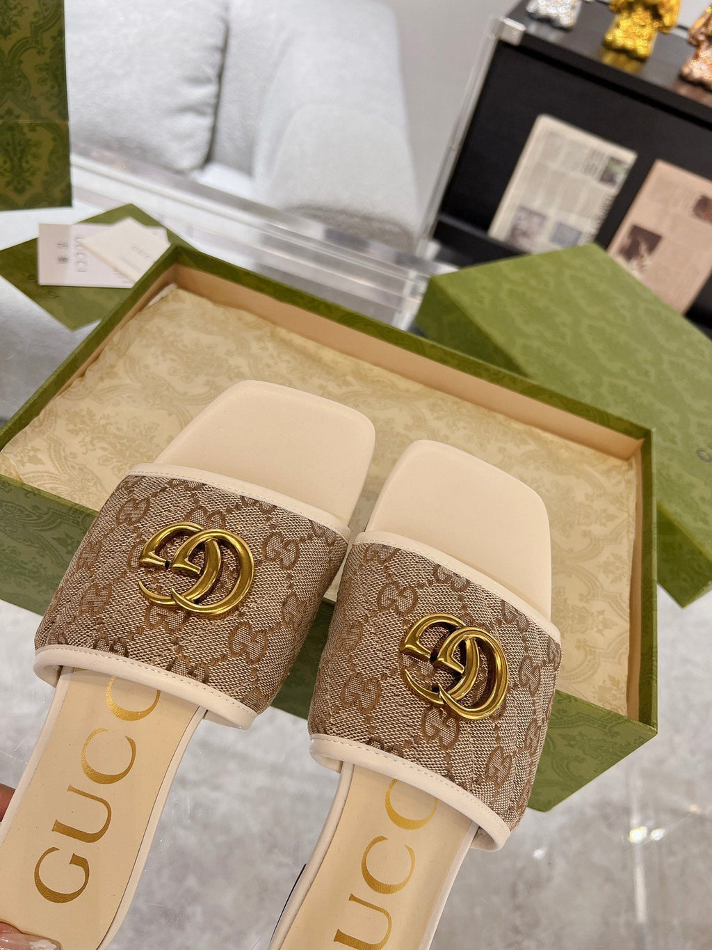 GUCCI EXCLUSIVE SLIDE SANDAL IVORY AND BROWN FABRIC