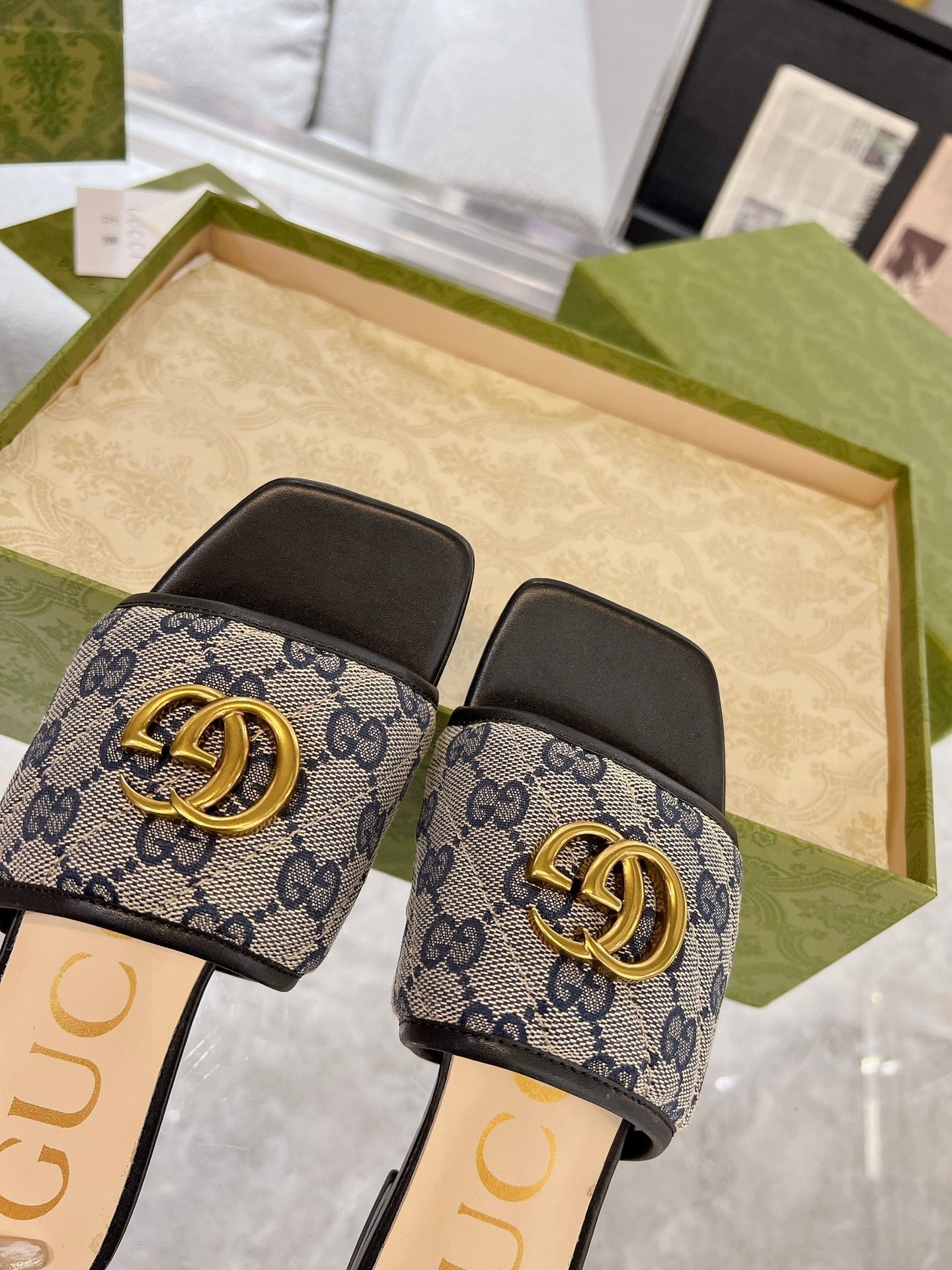 GUCCI EXCLUSIVE SLIDE SANDAL BLACK AND CHARCOAL FABRIC