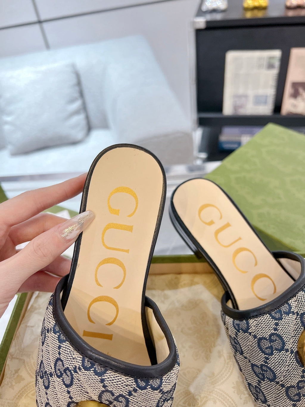 GUCCI EXCLUSIVE SLIDE SANDAL BLACK AND CHARCOAL FABRIC