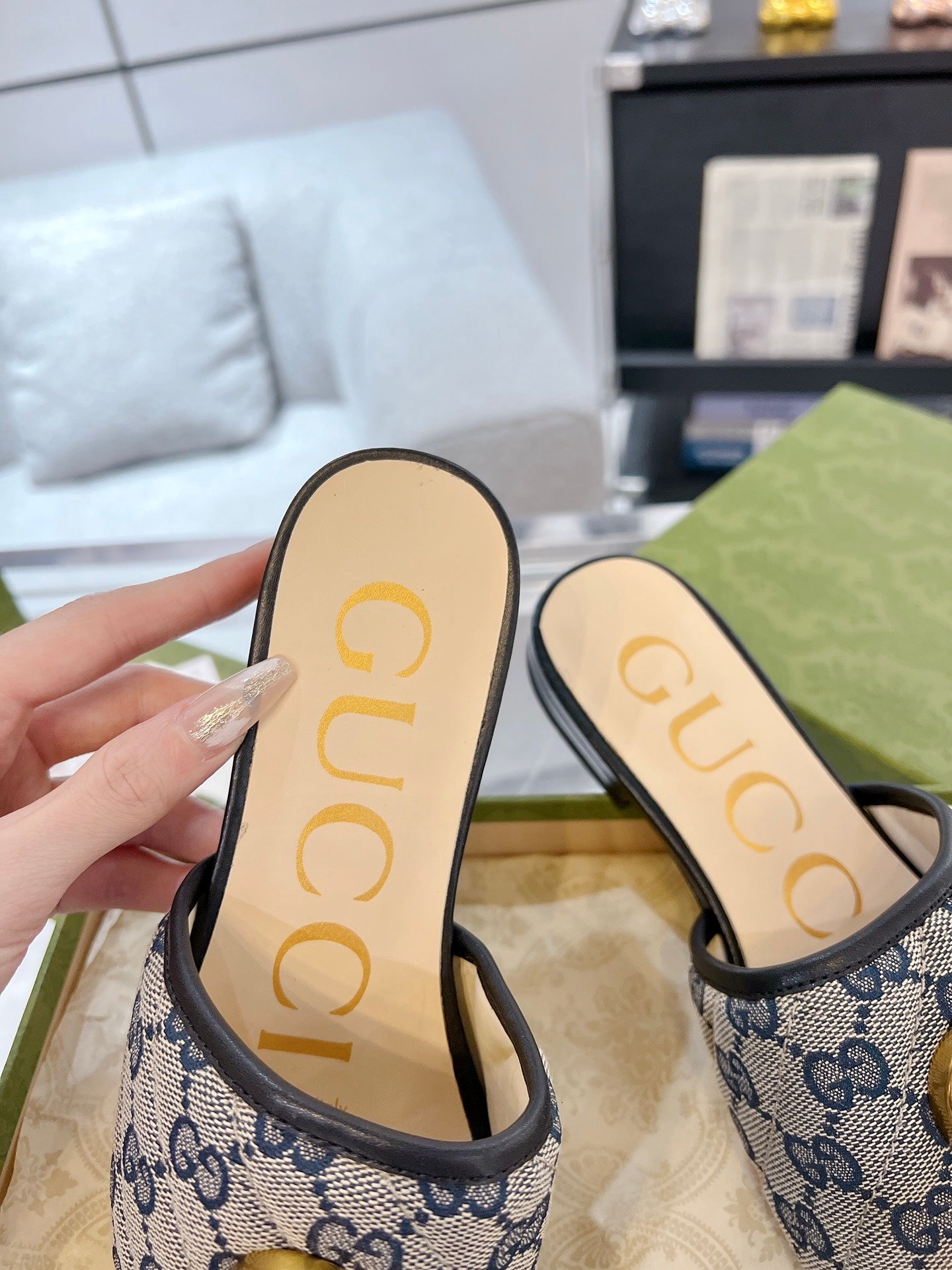 GUCCI EXCLUSIVE SLIDE SANDAL BLACK AND CHARCOAL FABRIC