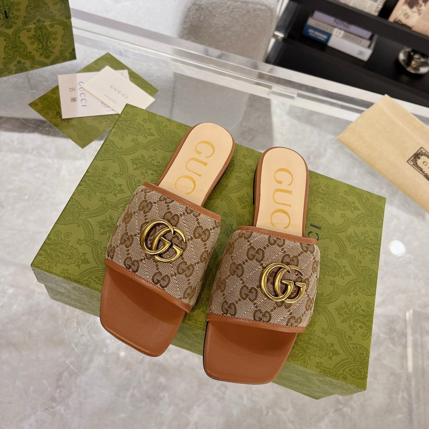 GUCCI EXCLUSIVE SLIDE SANDAL CARAMEL AND BROWN FABRIC