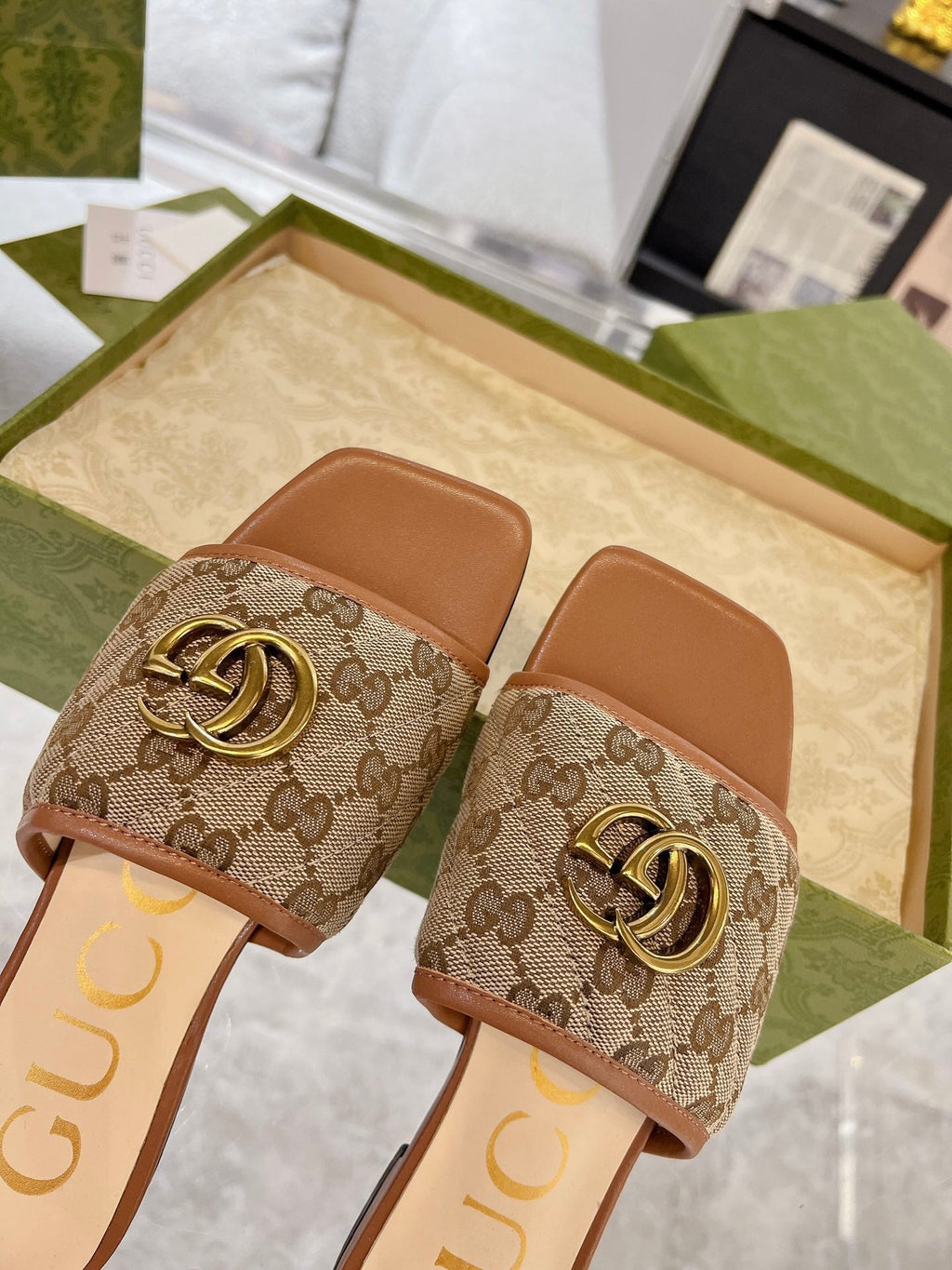 GUCCI EXCLUSIVE SLIDE SANDAL CARAMEL AND BROWN FABRIC