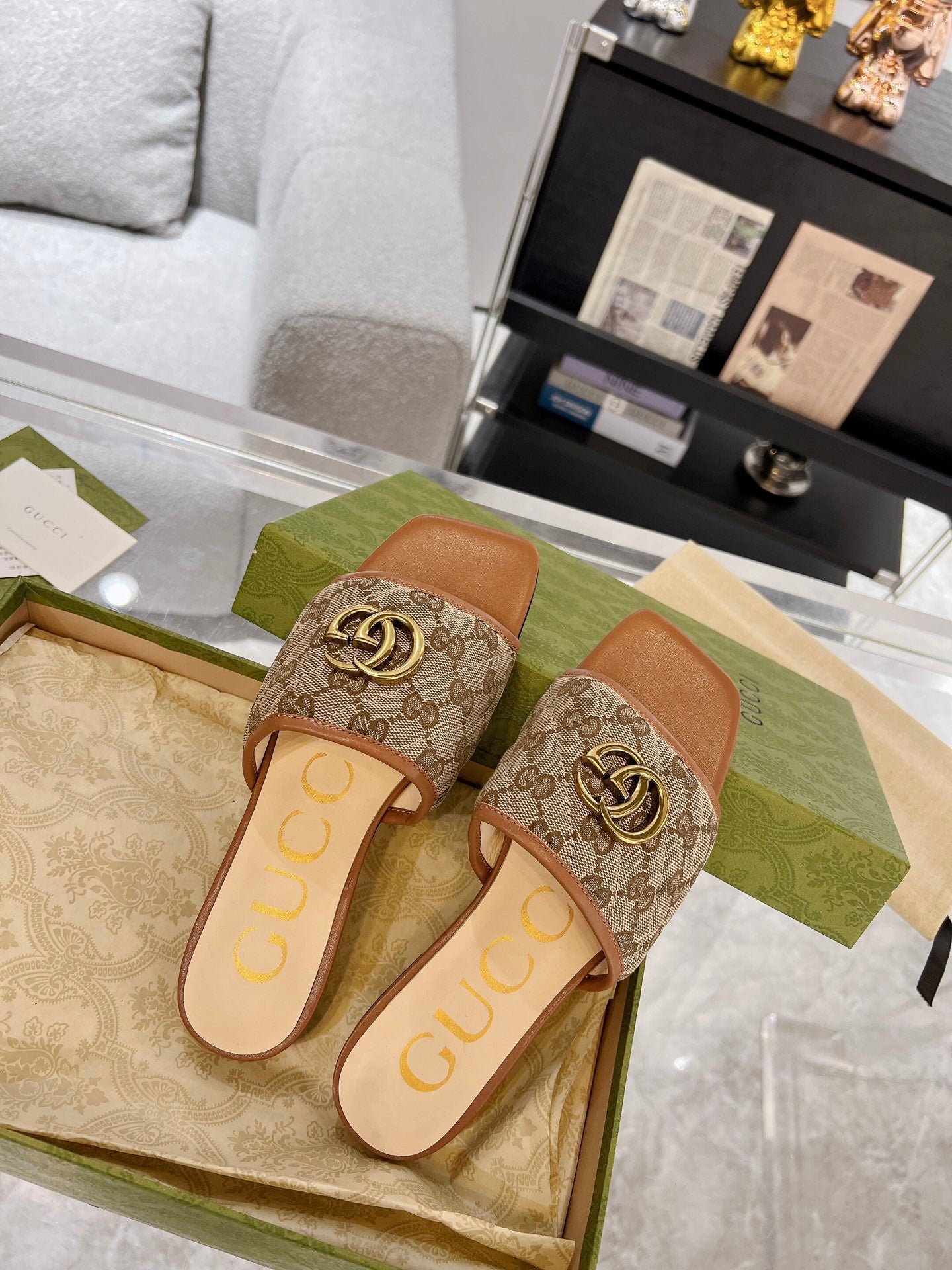 GUCCI EXCLUSIVE SLIDE SANDAL CARAMEL AND BROWN FABRIC