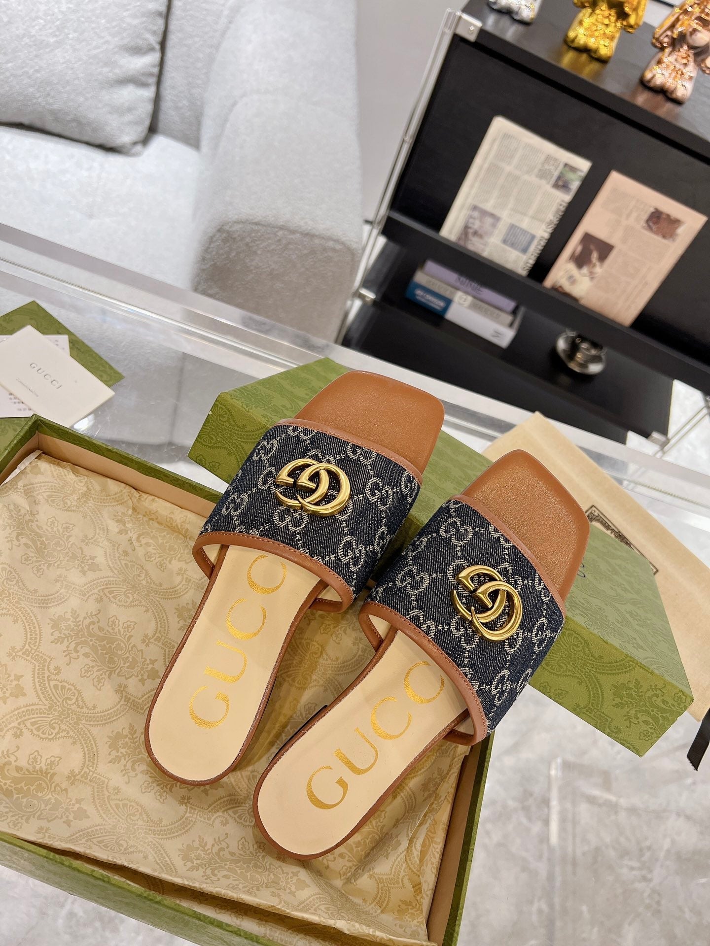 GUCCI EXCLUSIVE SLIDE SANDAL CARAMEL AND BLACK FABRIC