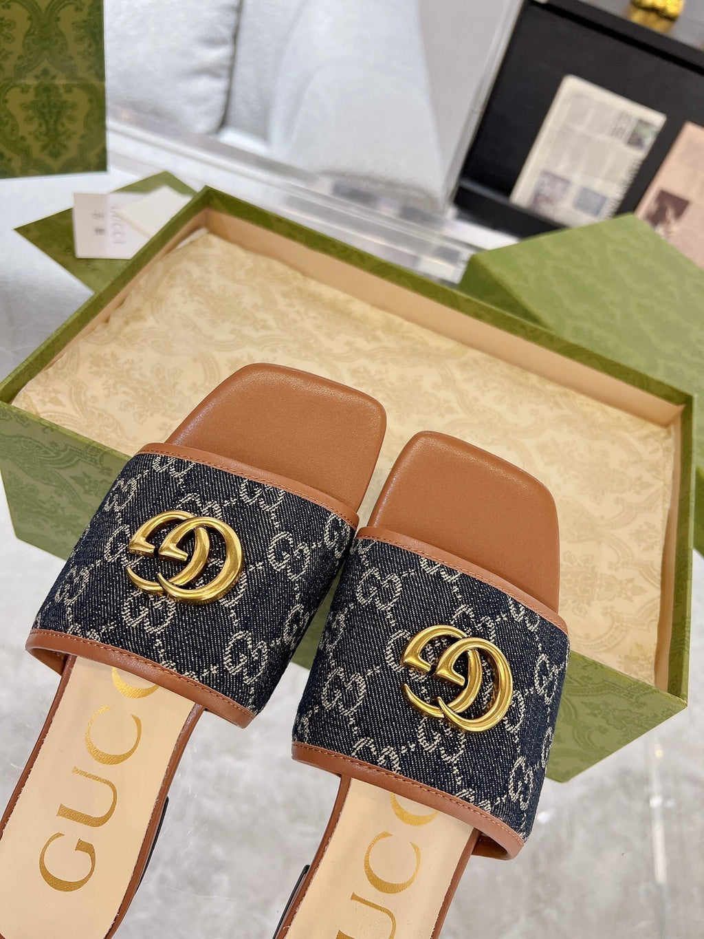 GUCCI EXCLUSIVE SLIDE SANDAL CARAMEL AND BLACK FABRIC