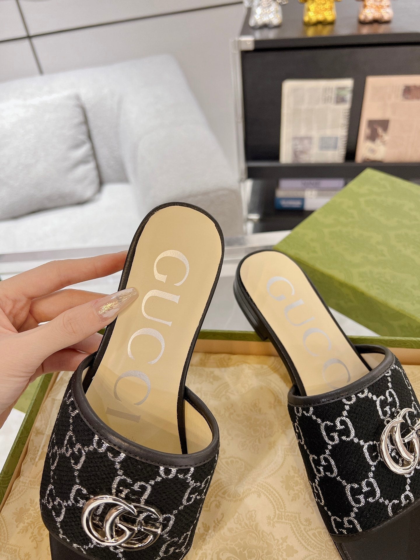 GUCCI EXCLUSIVE SLIDE SANDAL BLACK FABRIC