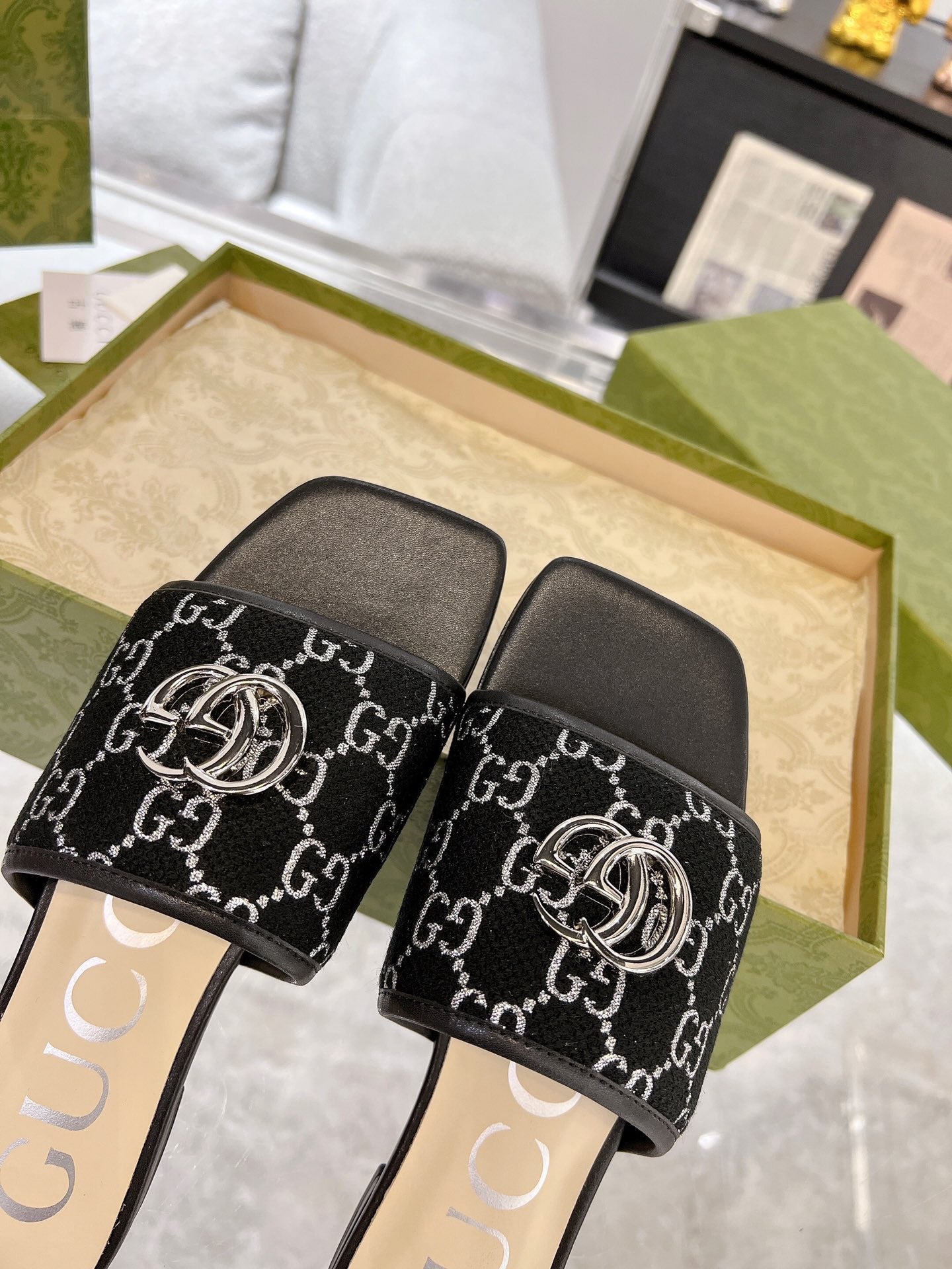 GUCCI EXCLUSIVE SLIDE SANDAL BLACK FABRIC