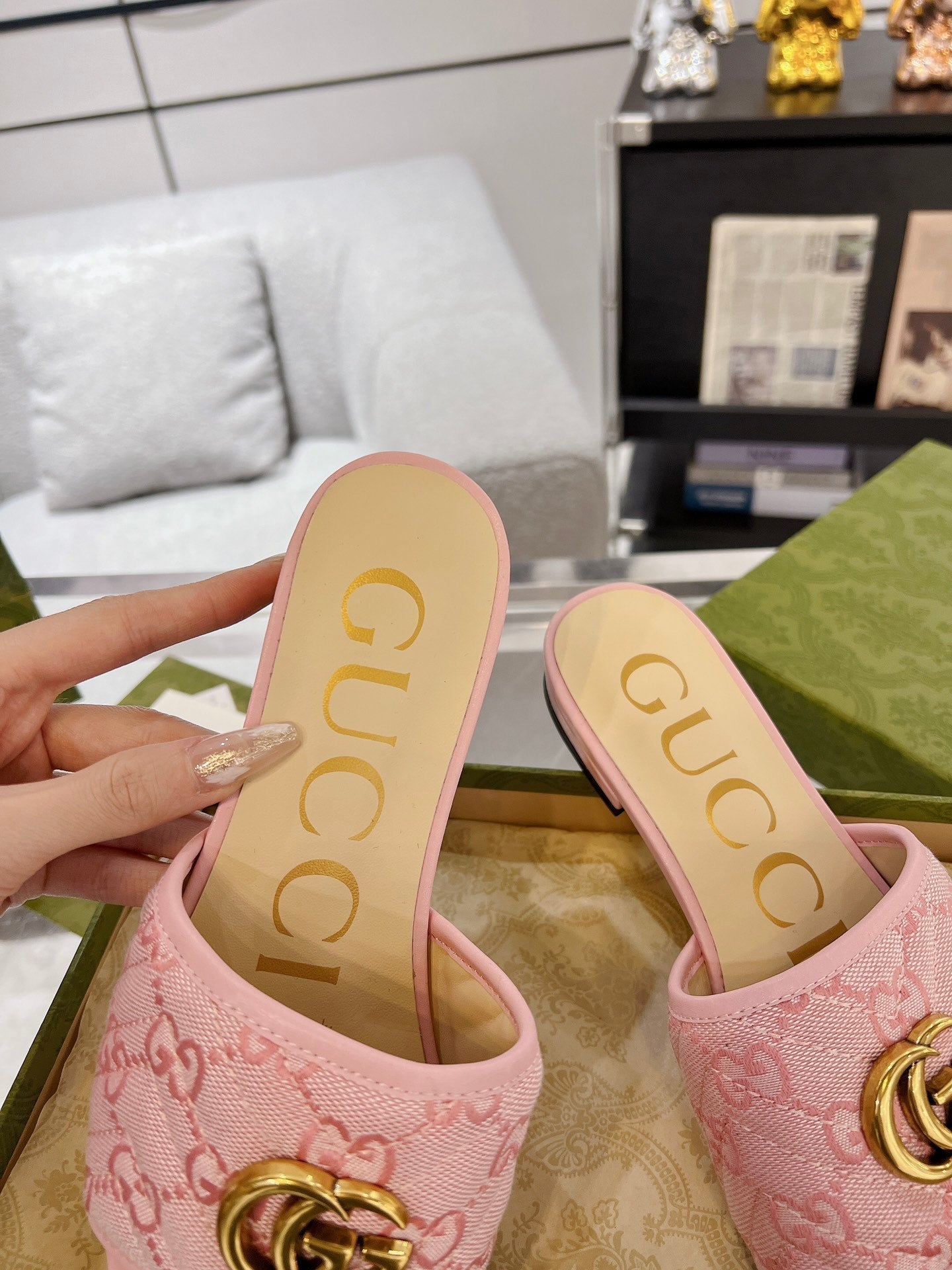GUCCI EXCLUSIVE SLIDE SANDAL LIGHT PINK FABRIC