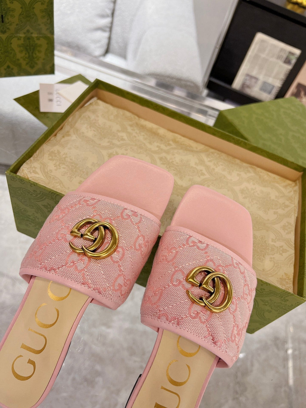 GUCCI EXCLUSIVE SLIDE SANDAL LIGHT PINK FABRIC