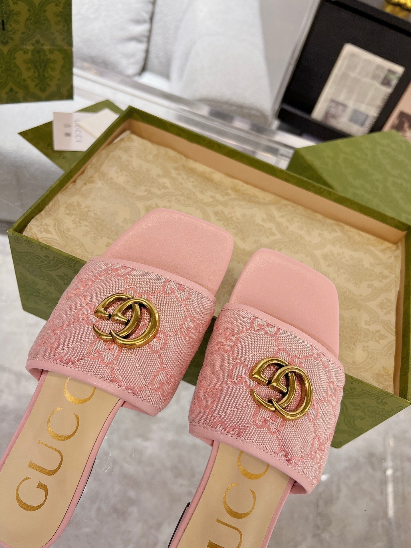 GUCCI EXCLUSIVE SLIDE SANDAL LIGHT PINK FABRIC