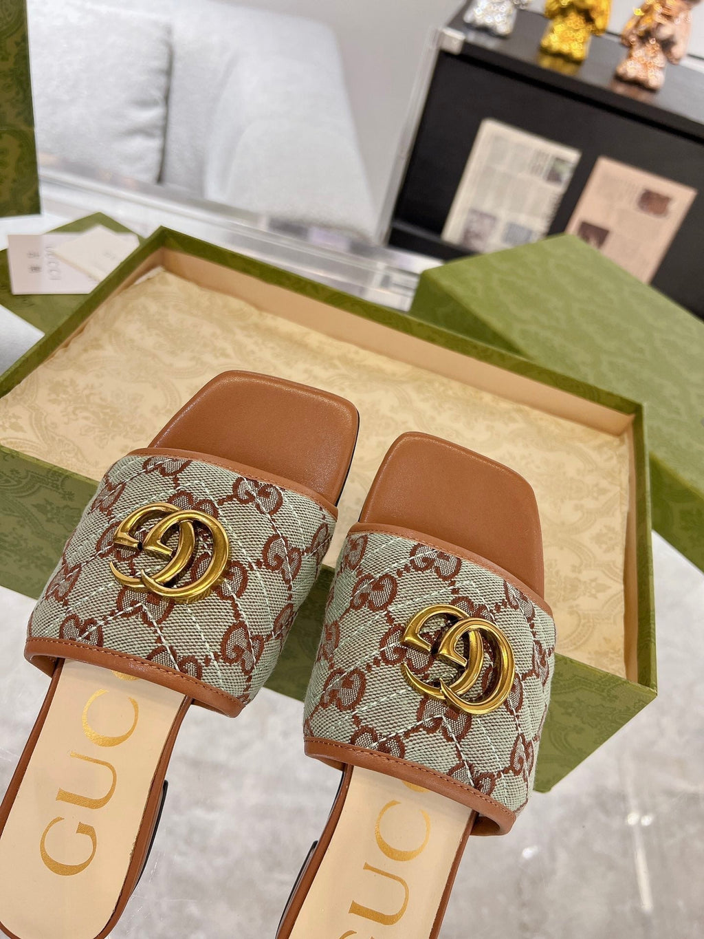 GUCCI EXCLUSIVE SLIDE SANDAL CARAMEL AND GRAY FABRIC