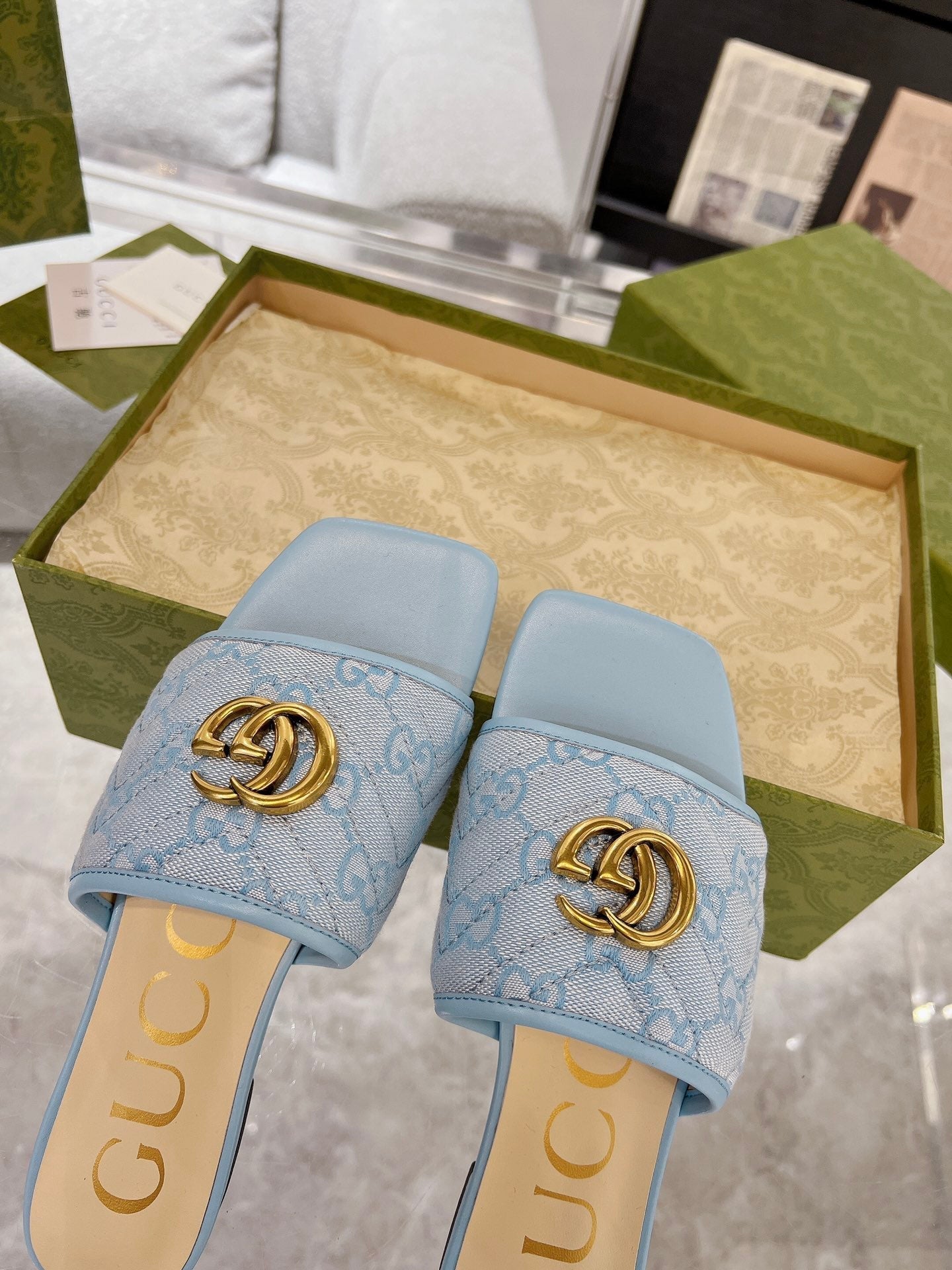 GUCCI EXCLUSIVE SLIDE SANDAL SKY FABRIC